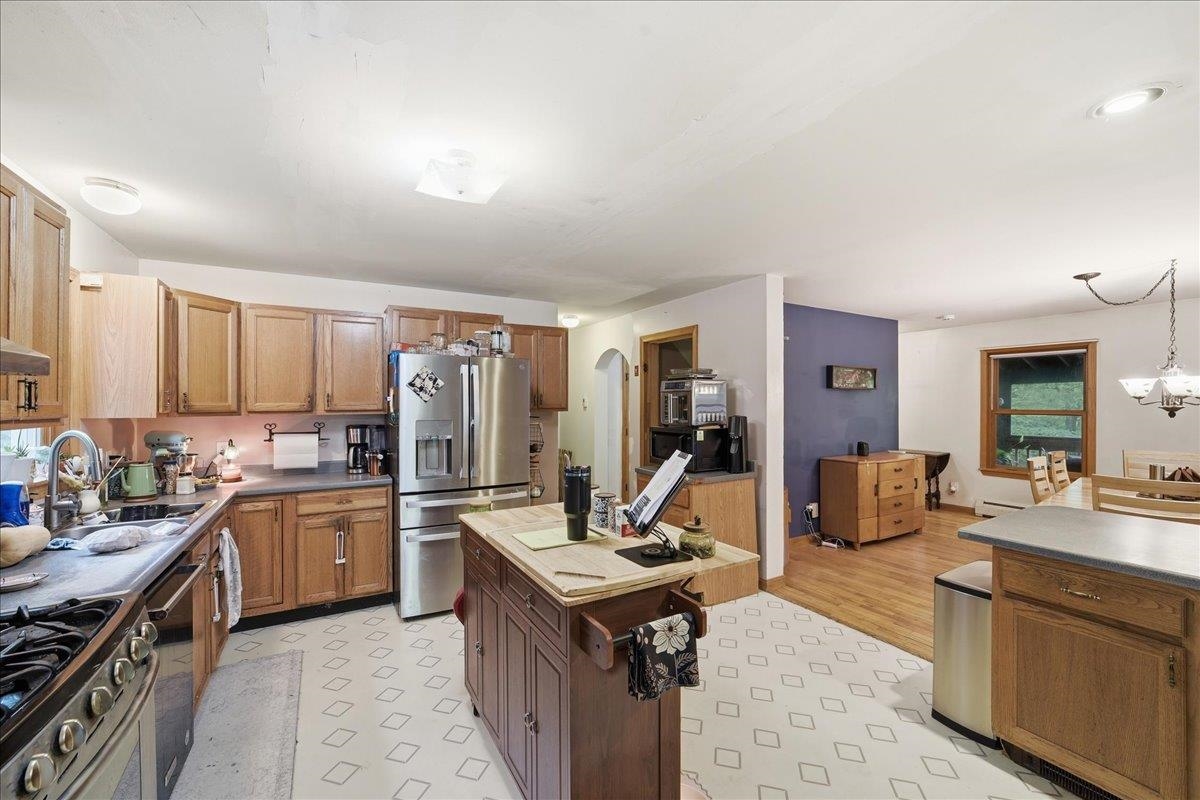 13 Broadview Estates photo 9