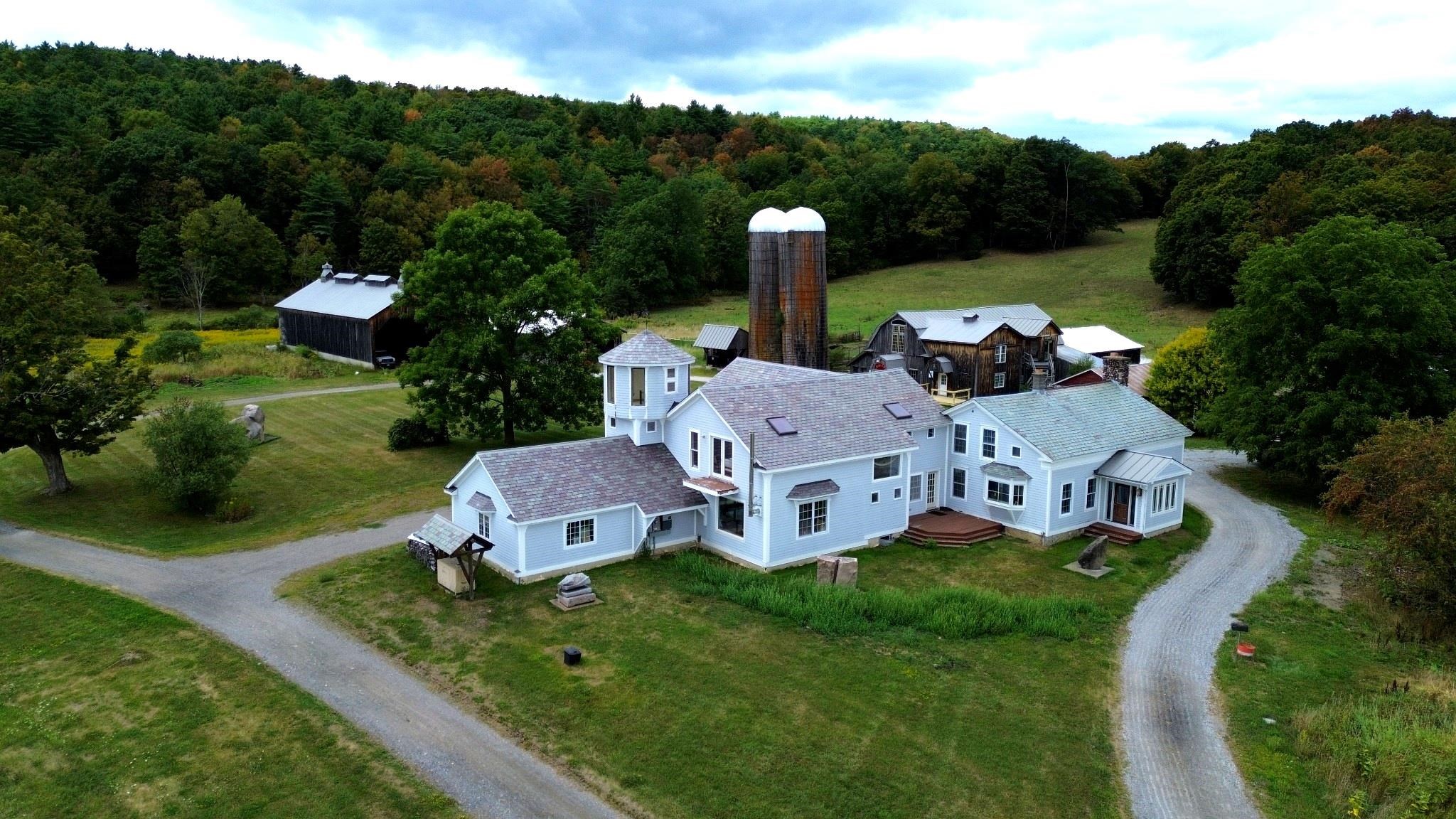 957 Pleasant Valley Road photo 1