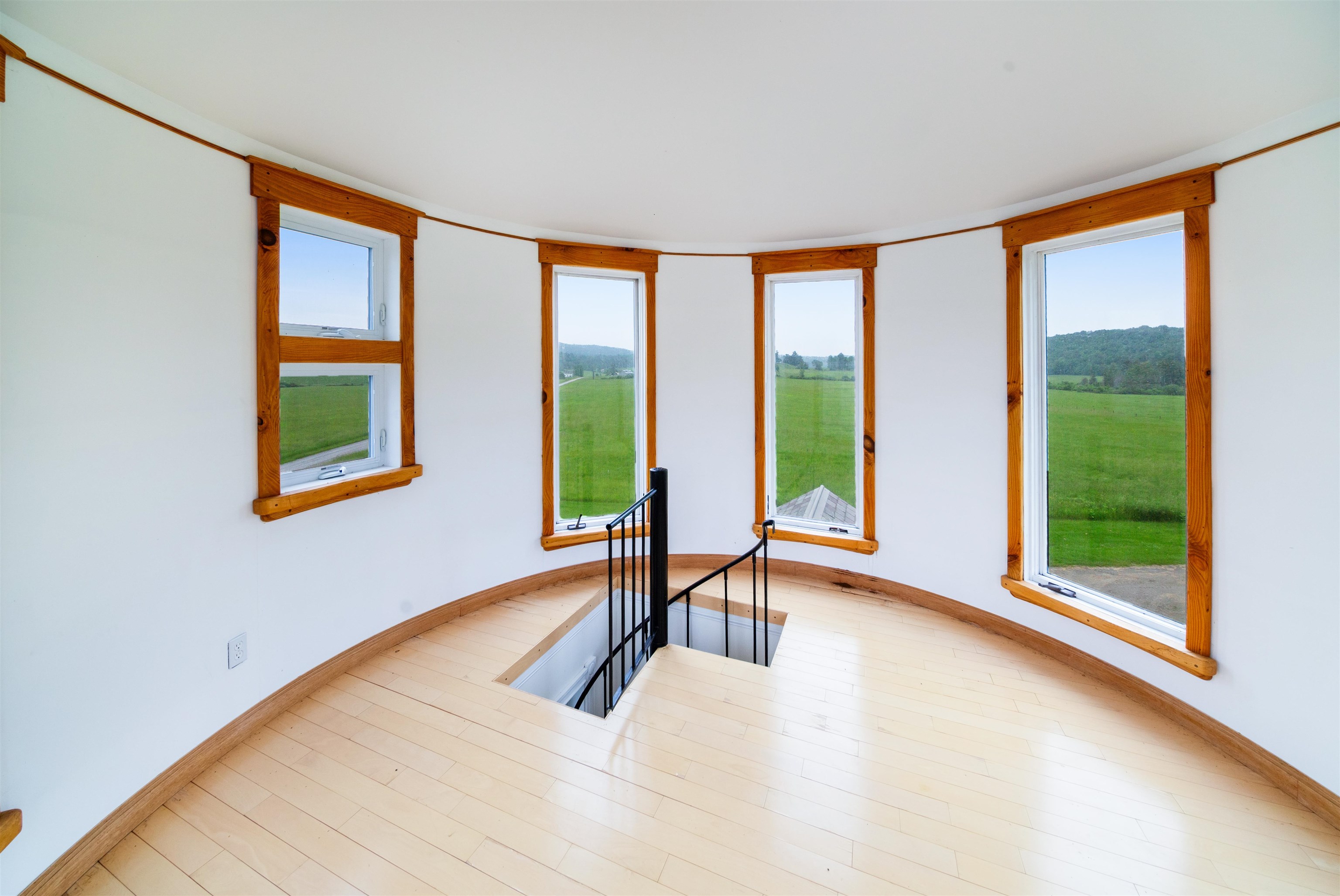 957 Pleasant Valley Road photo 16