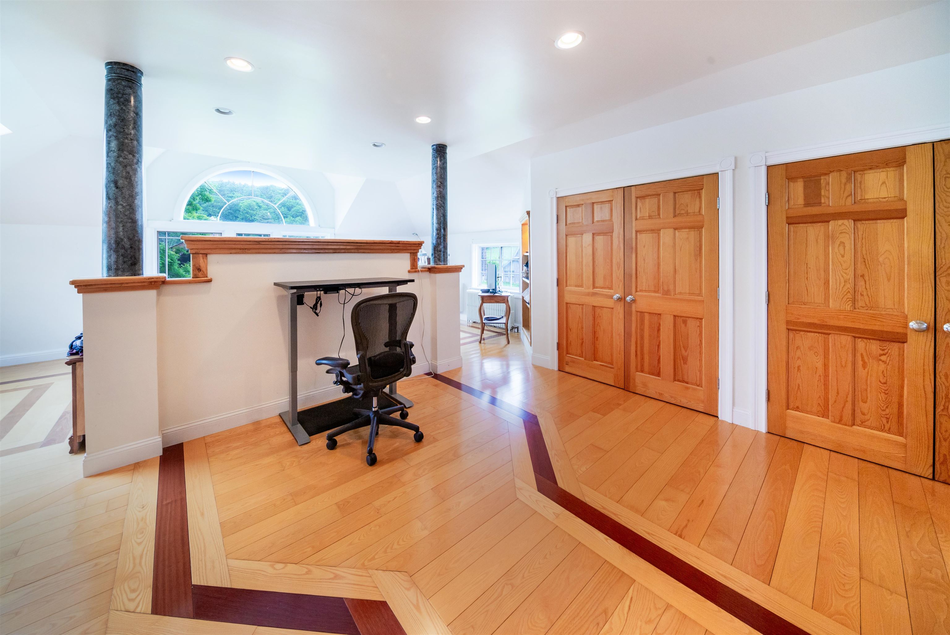 957 Pleasant Valley Road photo 17
