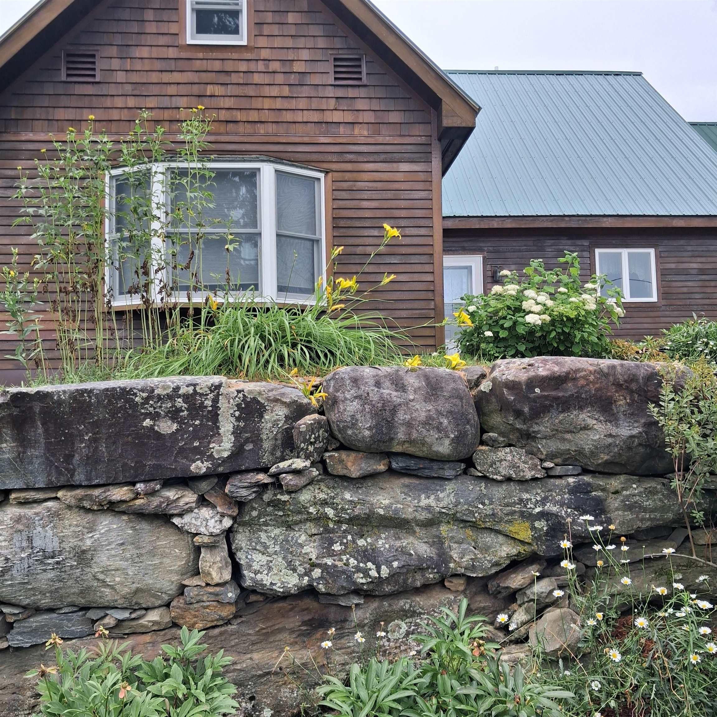195 Beacon Hill Road photo 2