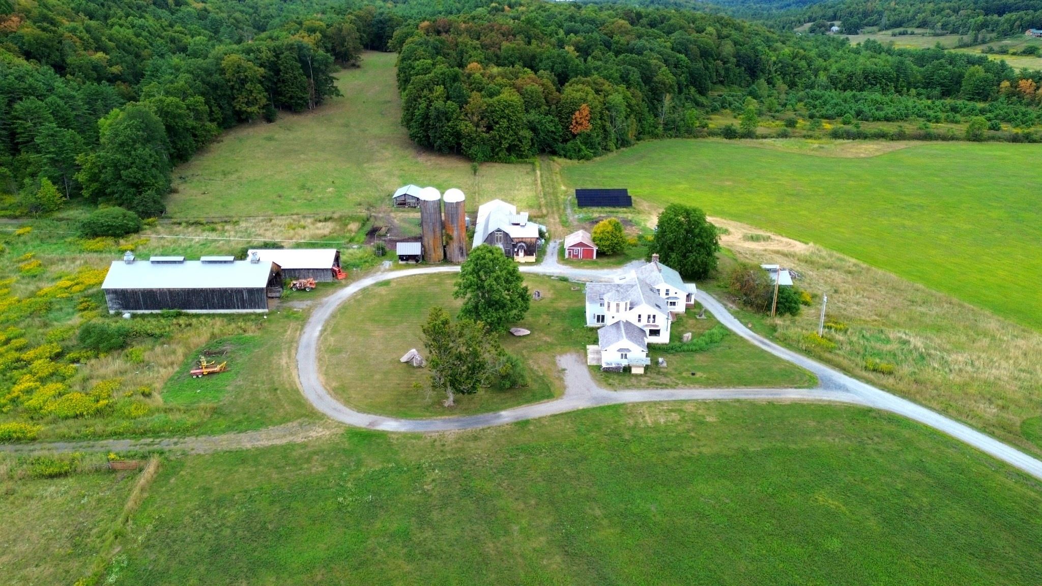 957 Pleasant Valley Road photo 5