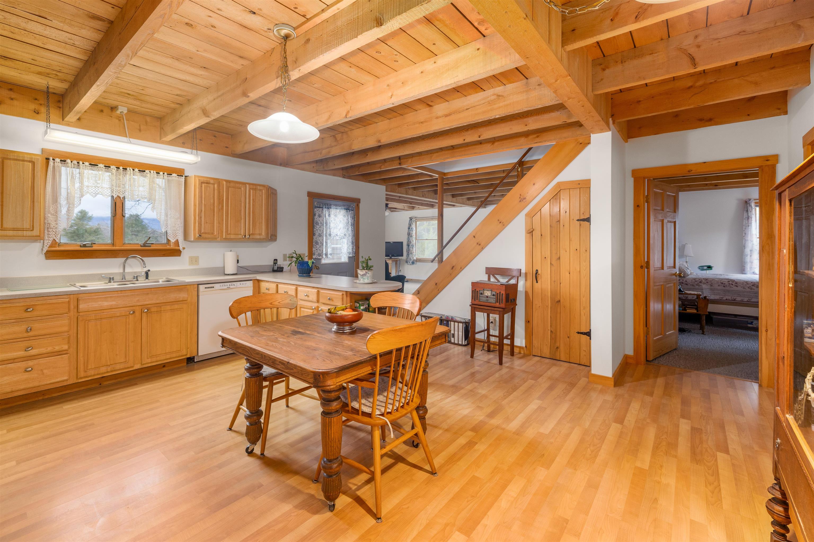 195 Beacon Hill Road photo 6
