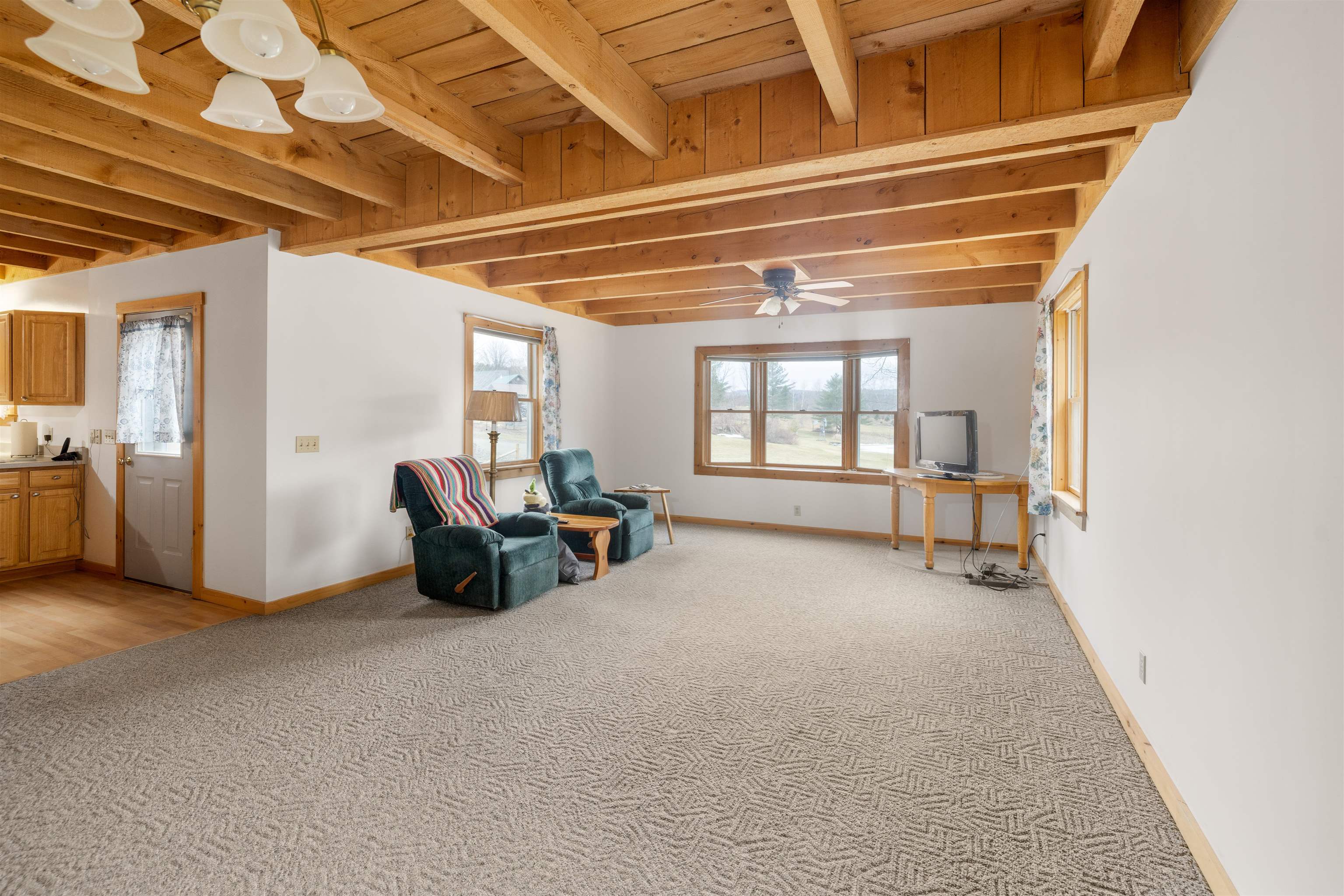 195 Beacon Hill Road photo 8