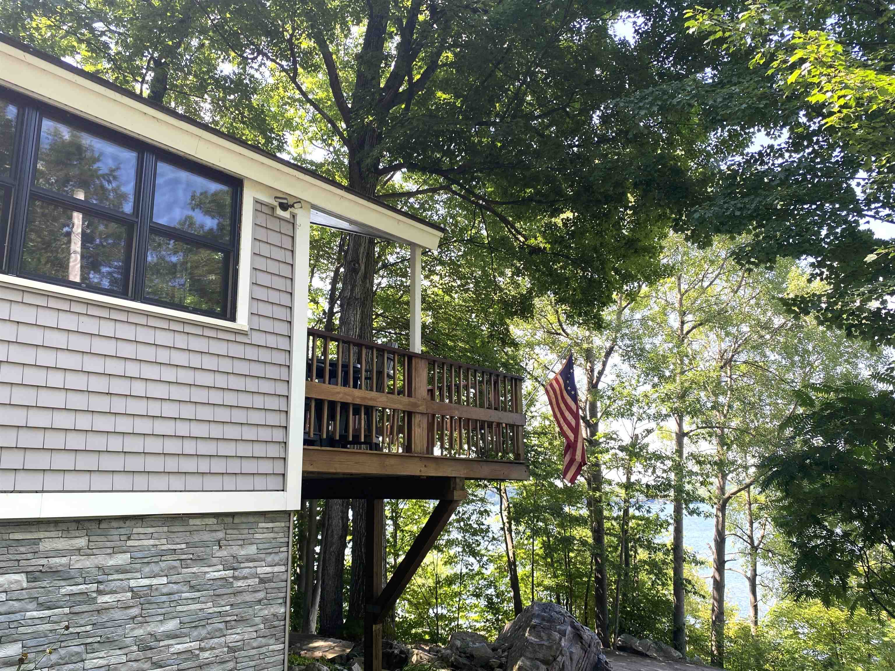 2935 Lake Dunmore Road photo 1