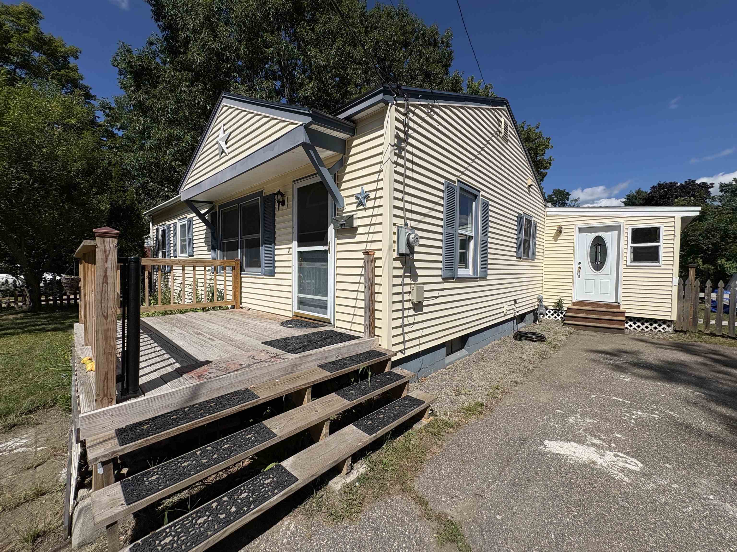 11 Mohawk Avenue photo 3