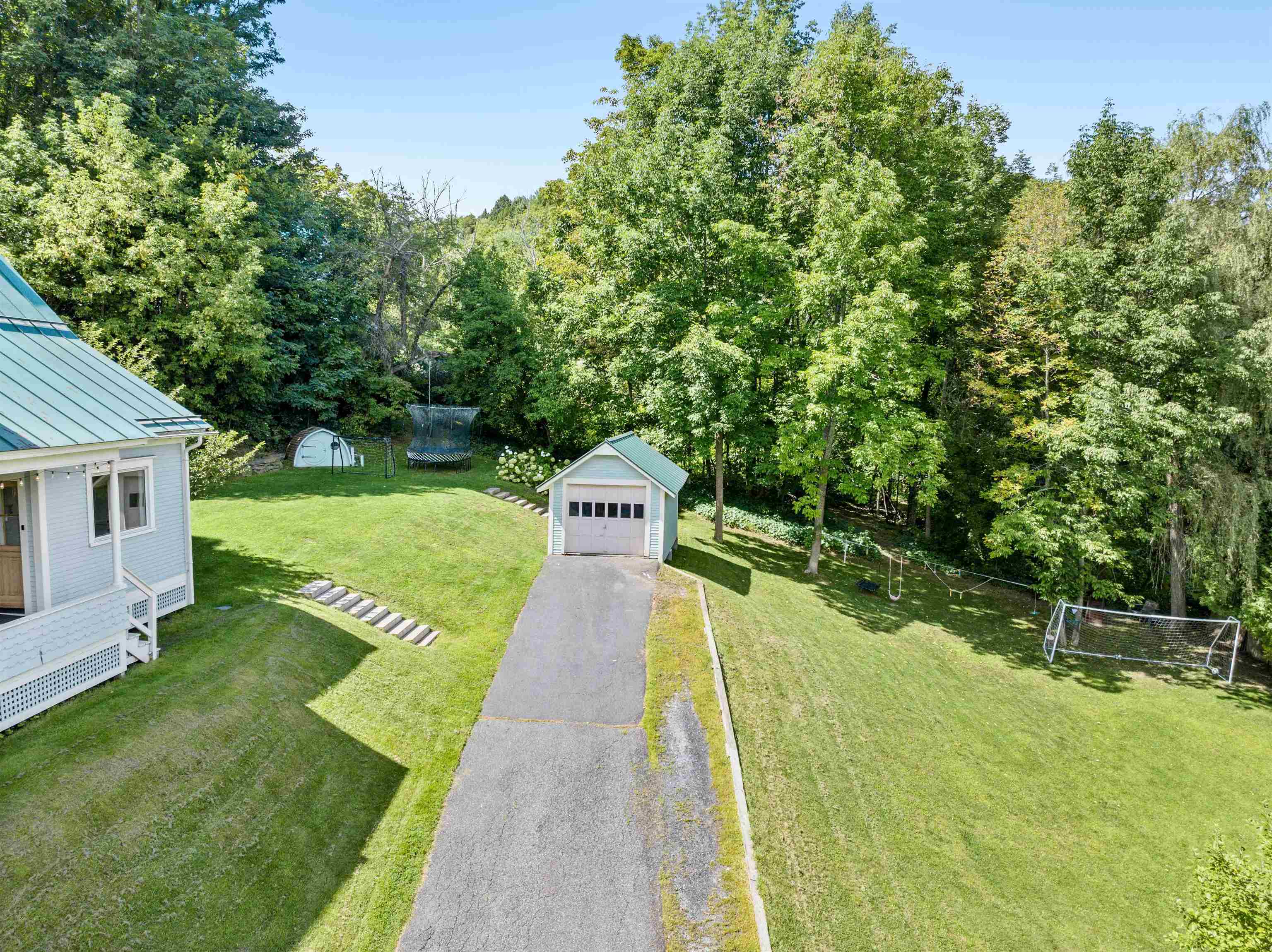 11 Cherry Avenue photo 46