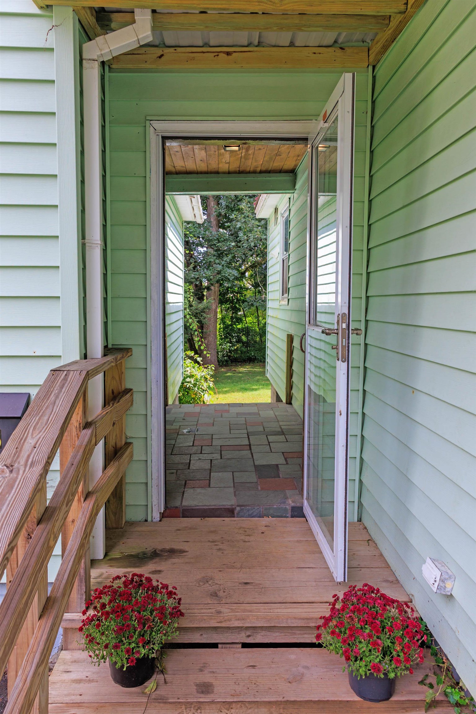 145 Belmont Avenue photo 17