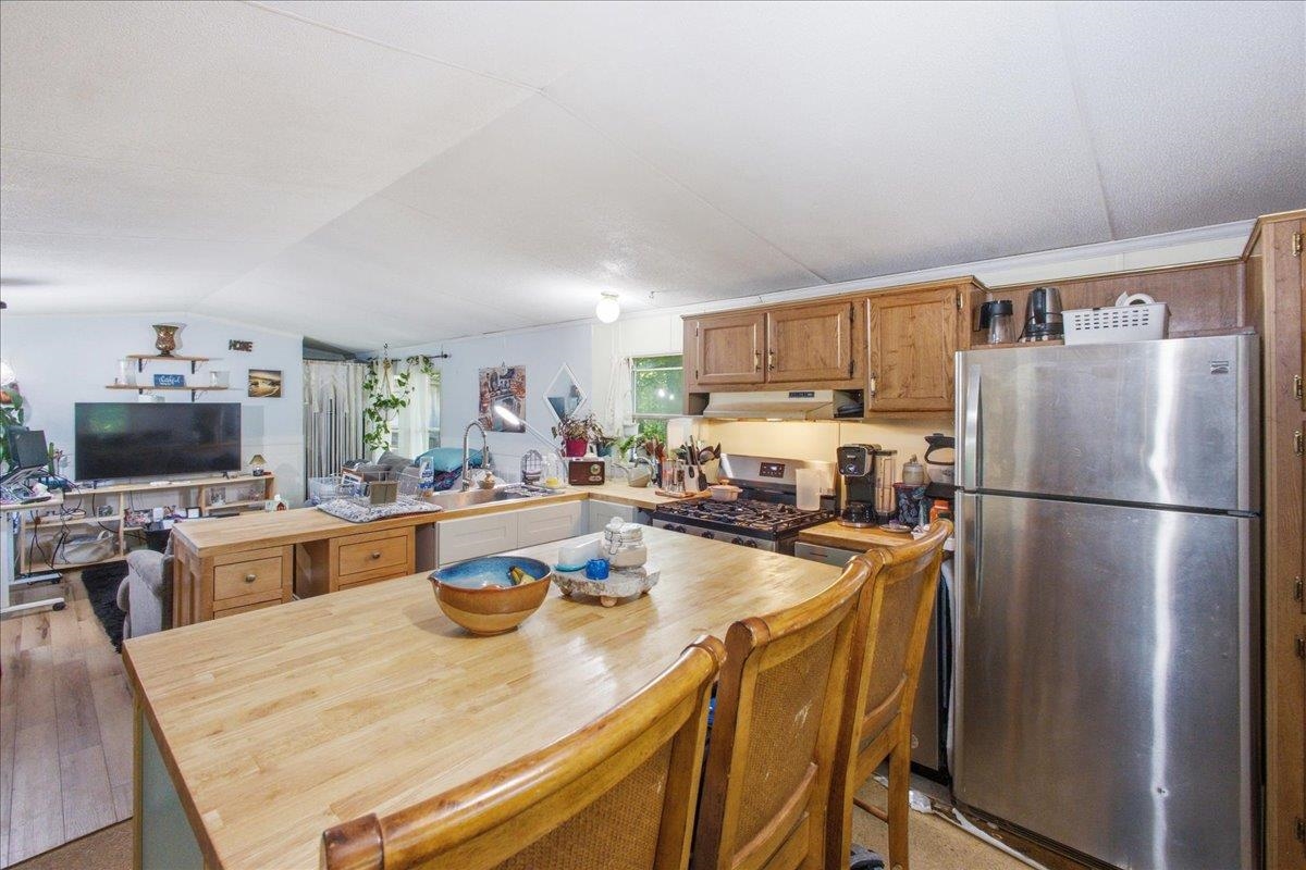 48 Lexington Road photo 10