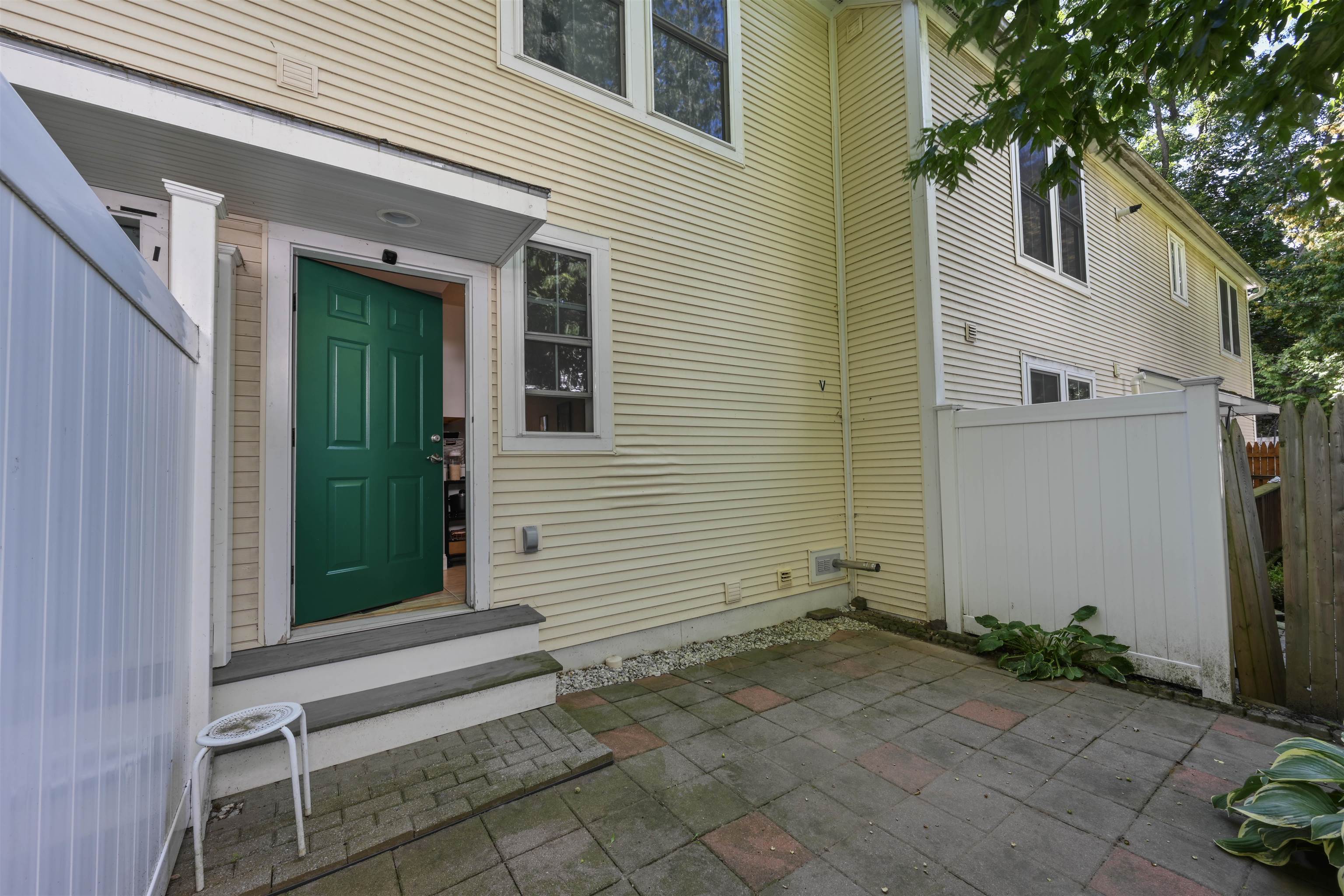 1044 North Avenue photo 27