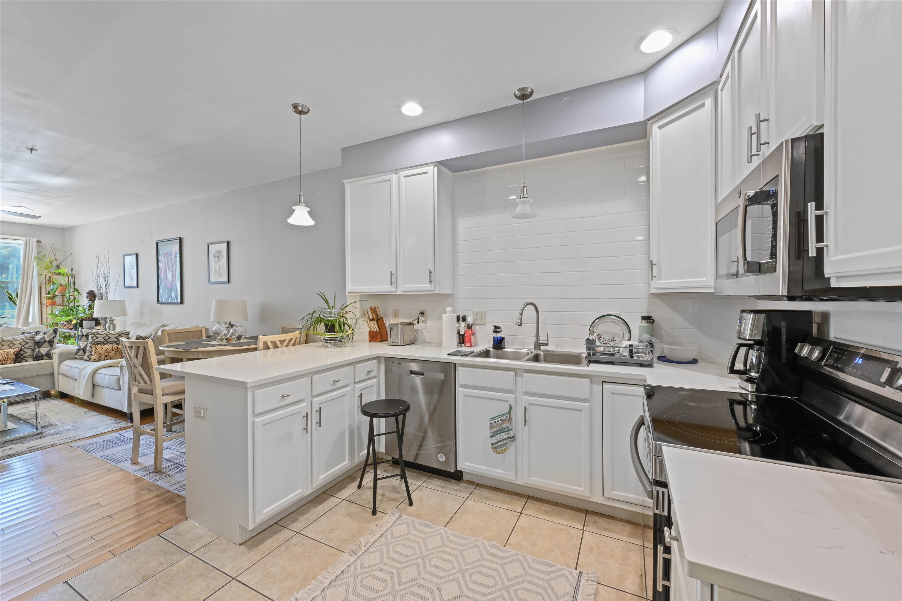 1044 North Avenue photo 4