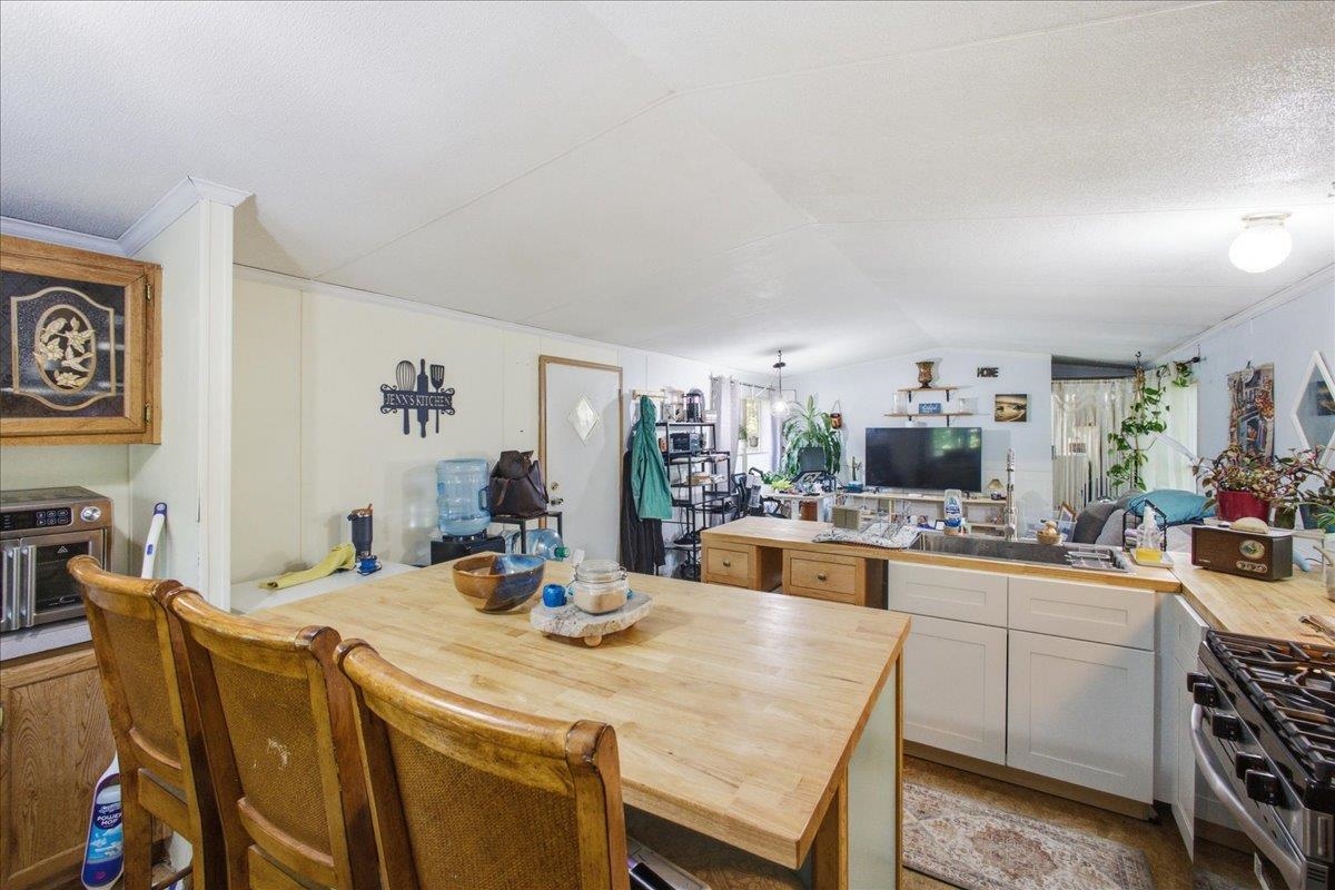 48 Lexington Road photo 9