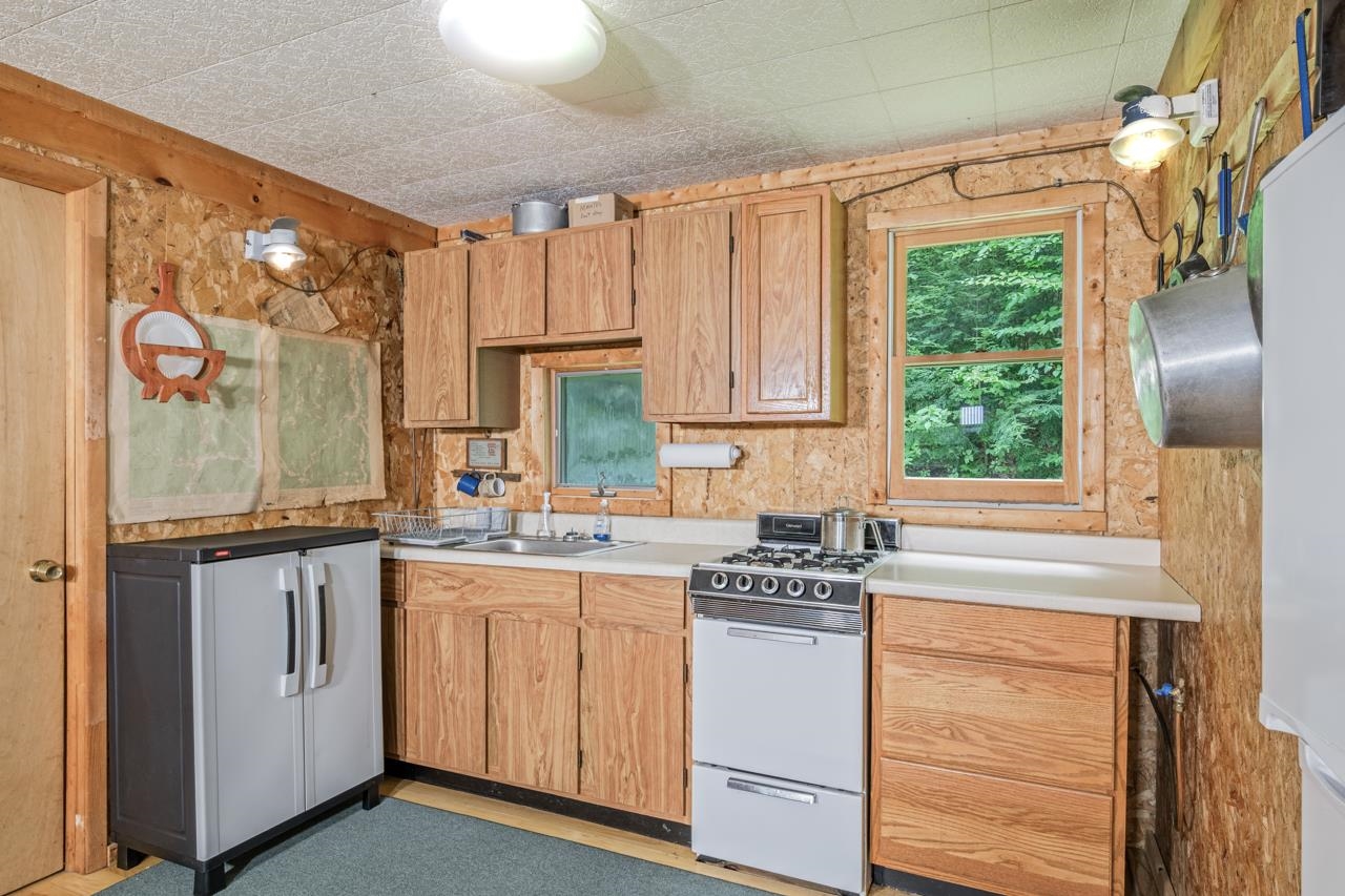 243 Thompson Road photo 10