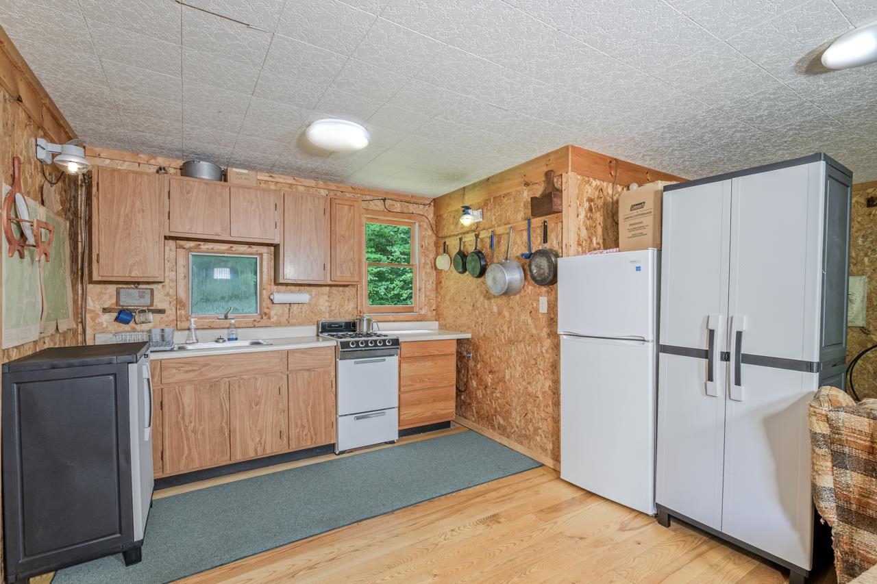 243 Thompson Road photo 9