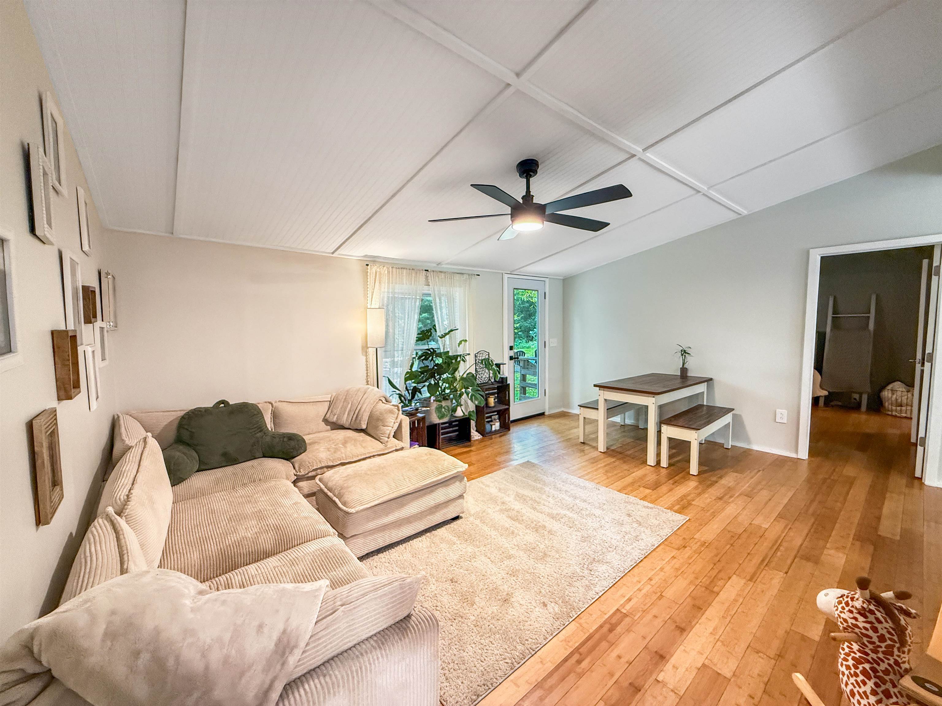 9 Greenhouse Avenue photo 2