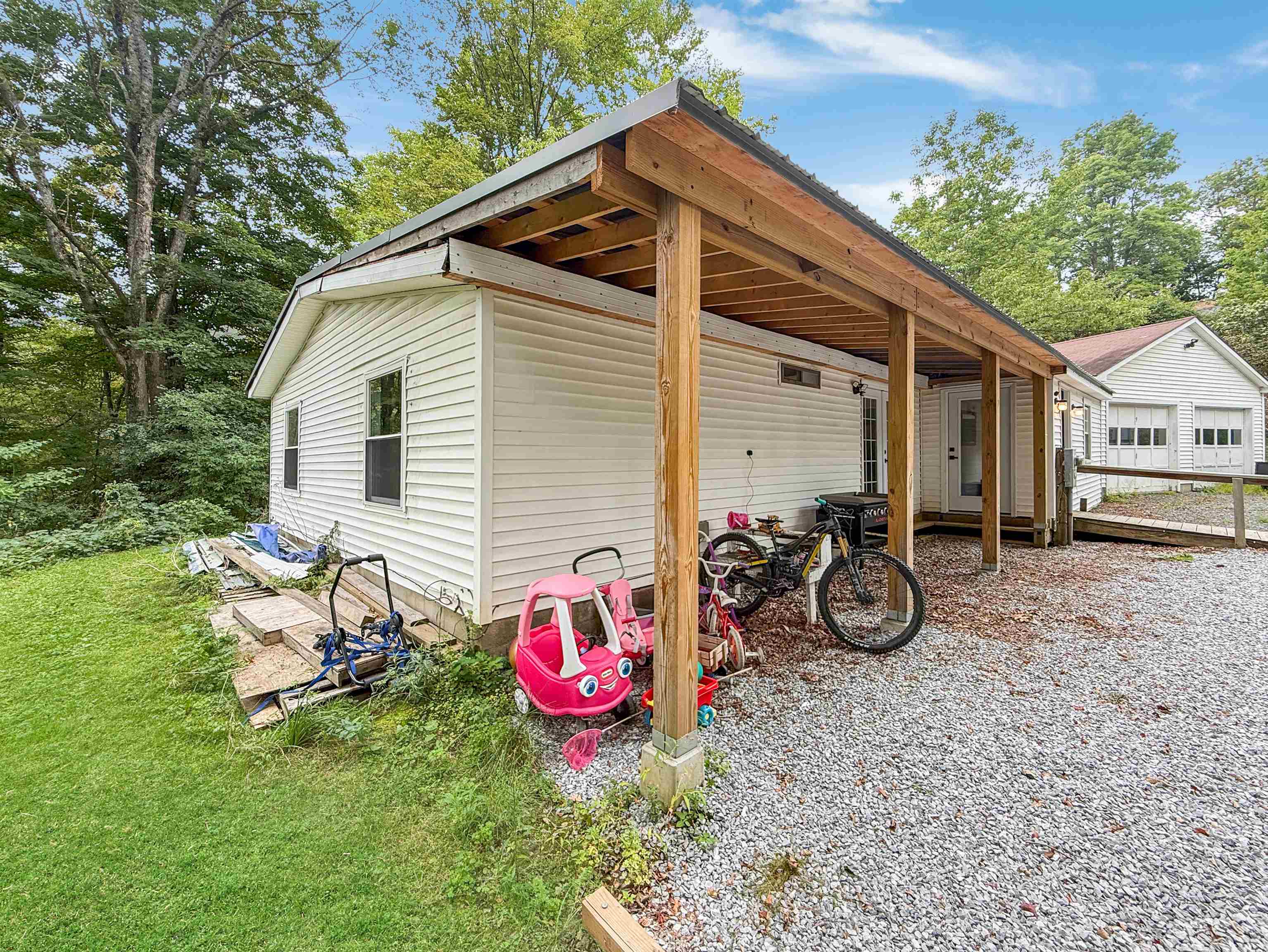 9 Greenhouse Avenue photo 23