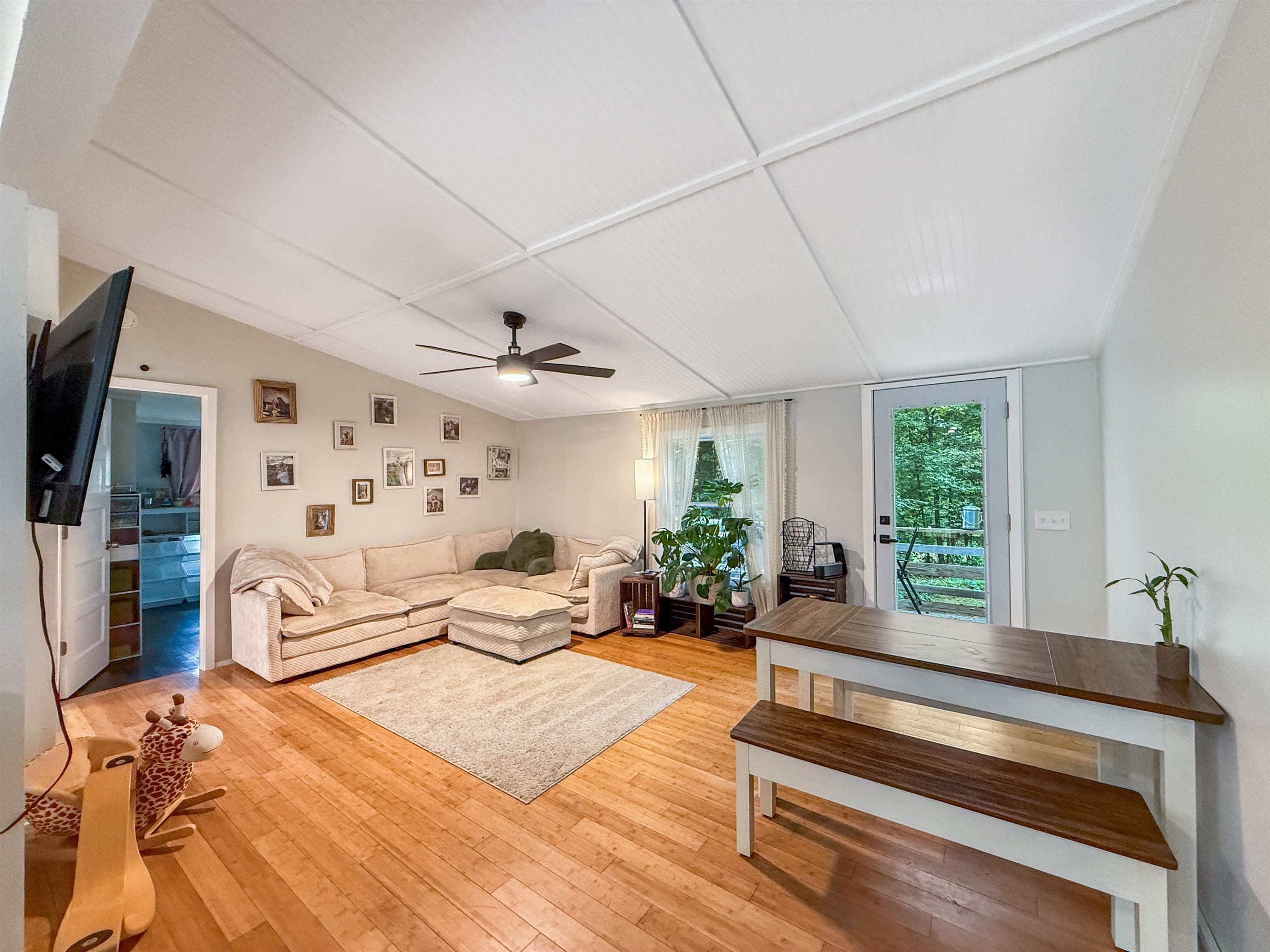 9 Greenhouse Avenue photo 3