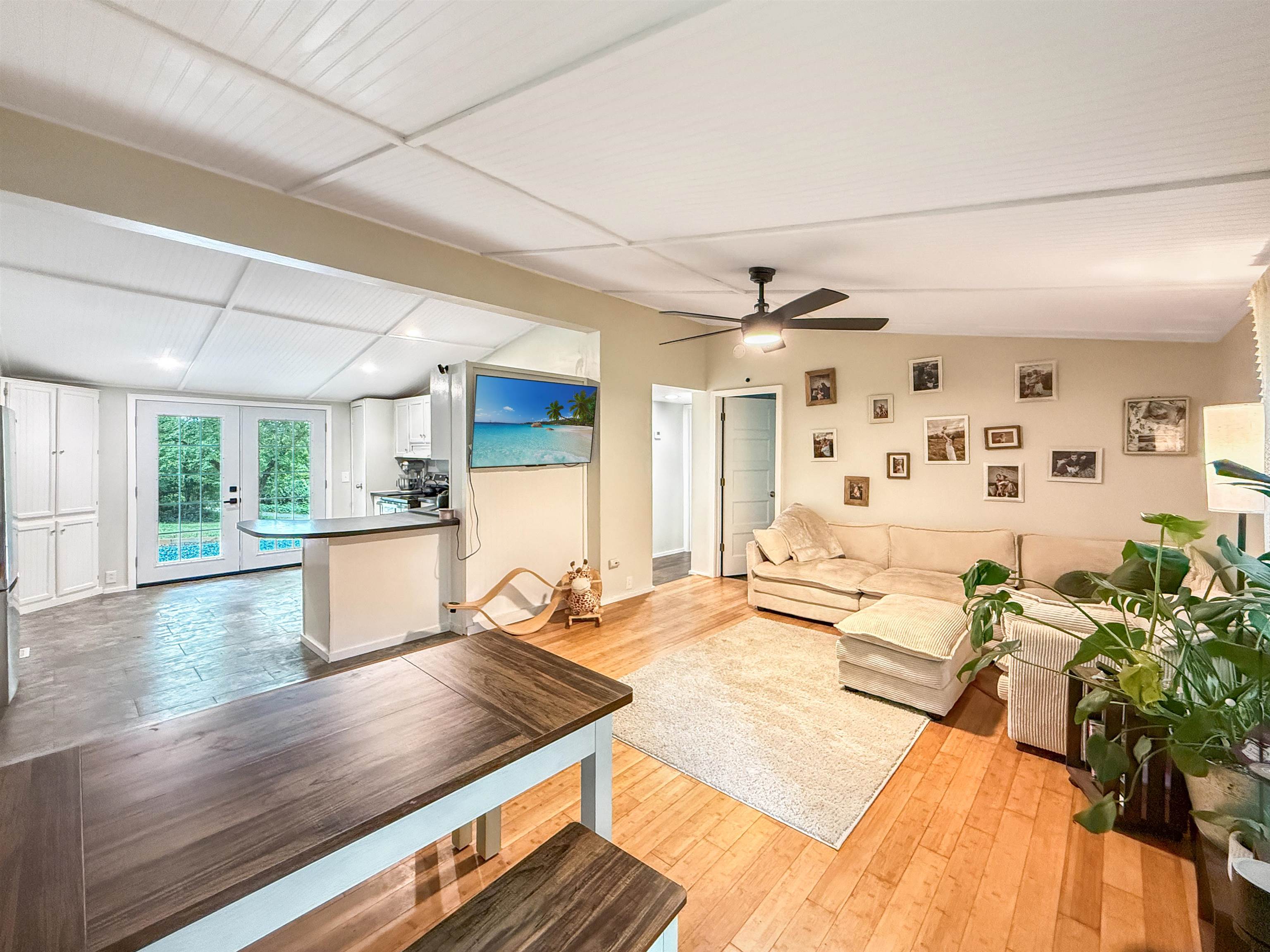9 Greenhouse Avenue photo 4