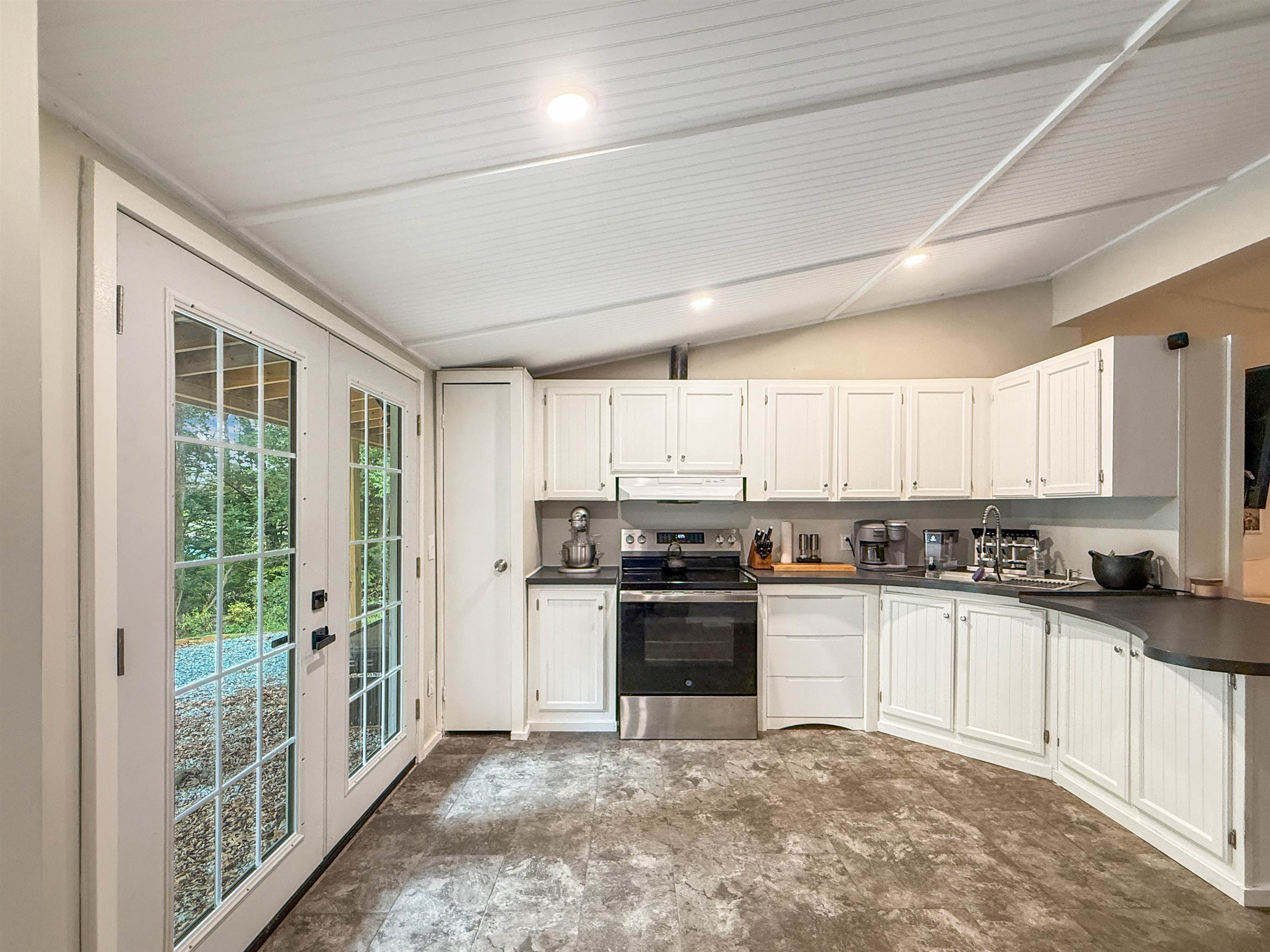 9 Greenhouse Avenue photo 6