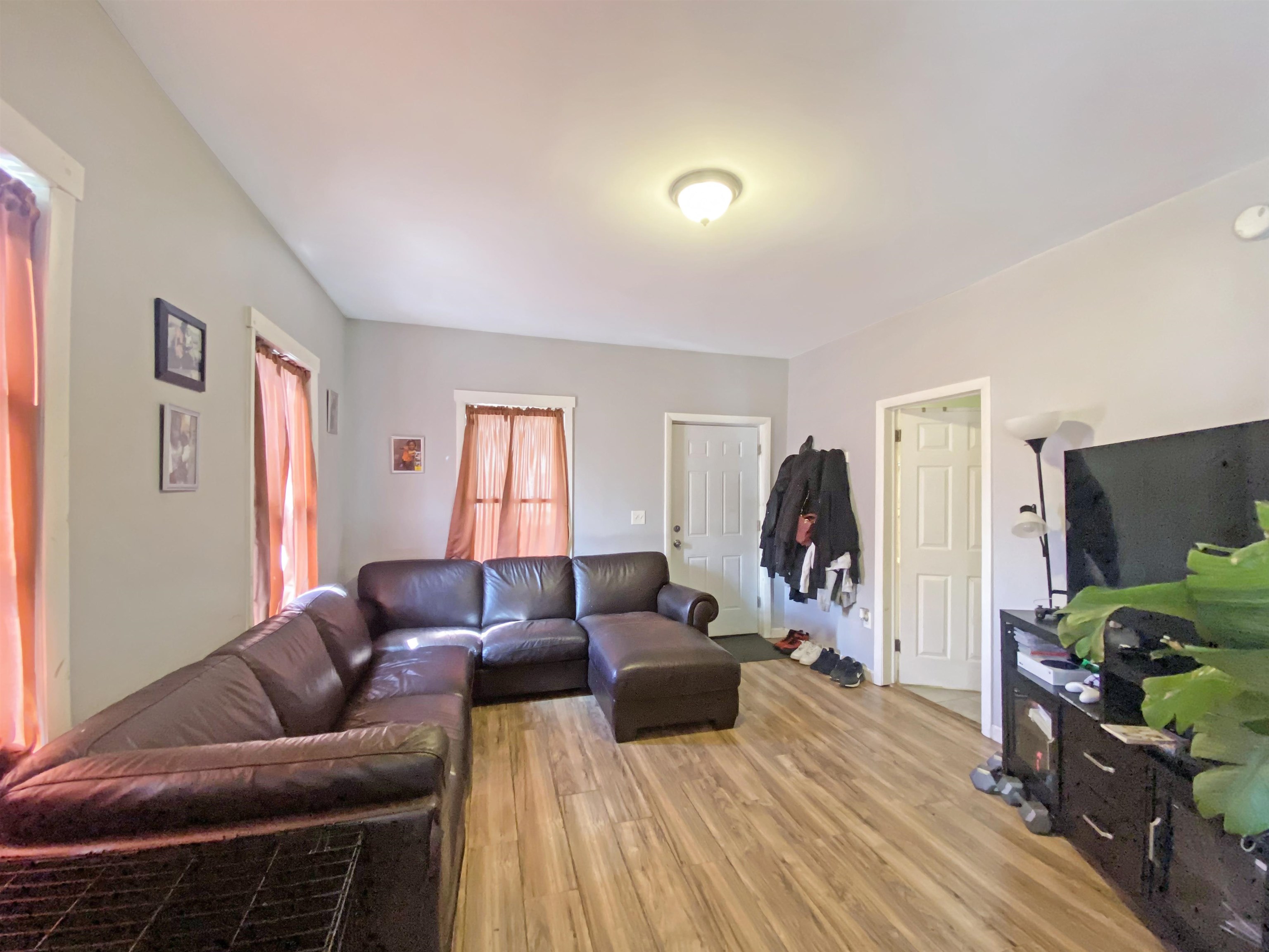 12 Chaplin Avenue photo 7