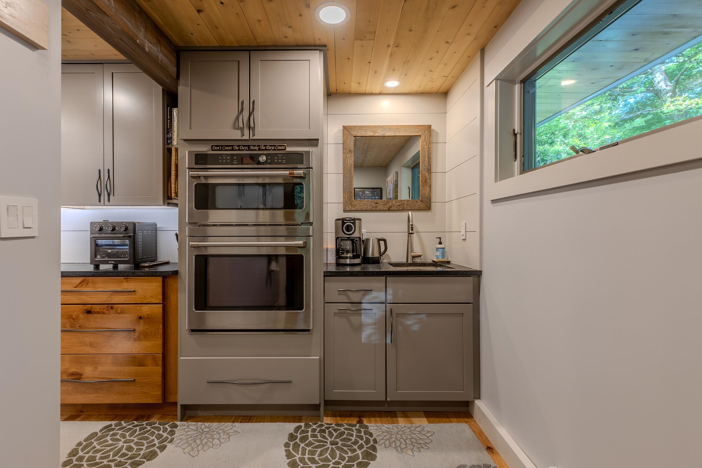 979 Andover Ridge Road photo 17