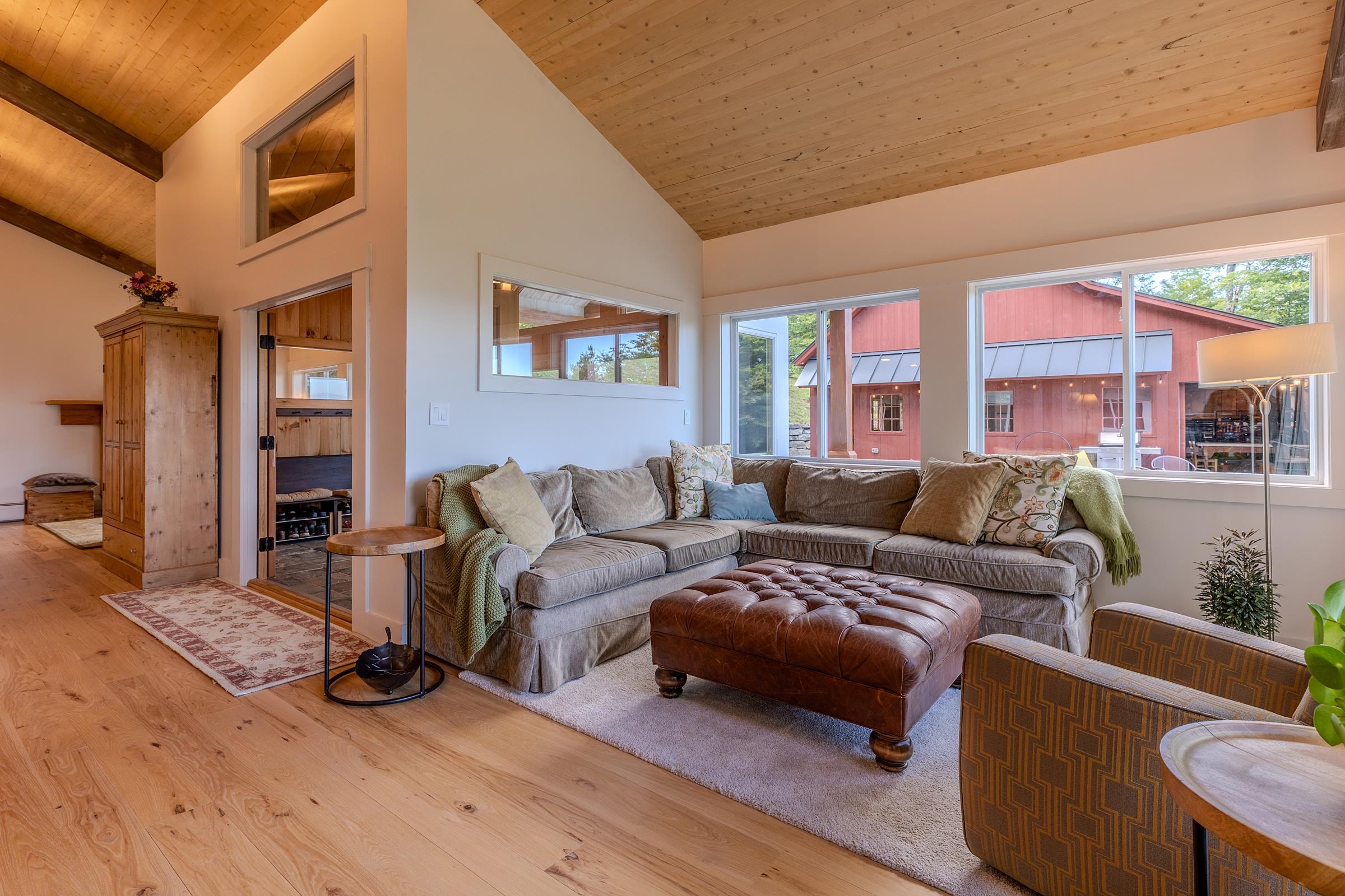 979 Andover Ridge Road photo 3