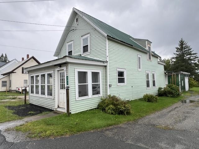 153 Railroad Street photo 2