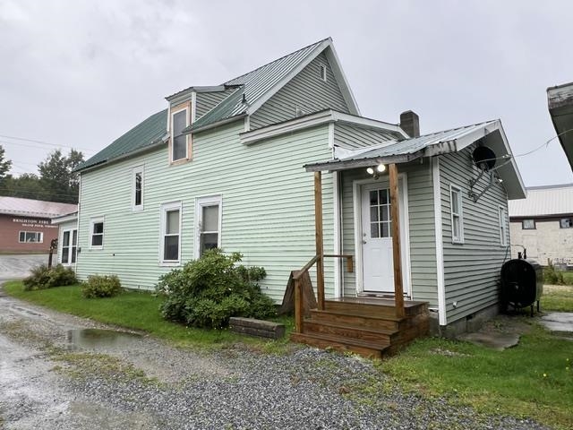 153 Railroad Street photo 4