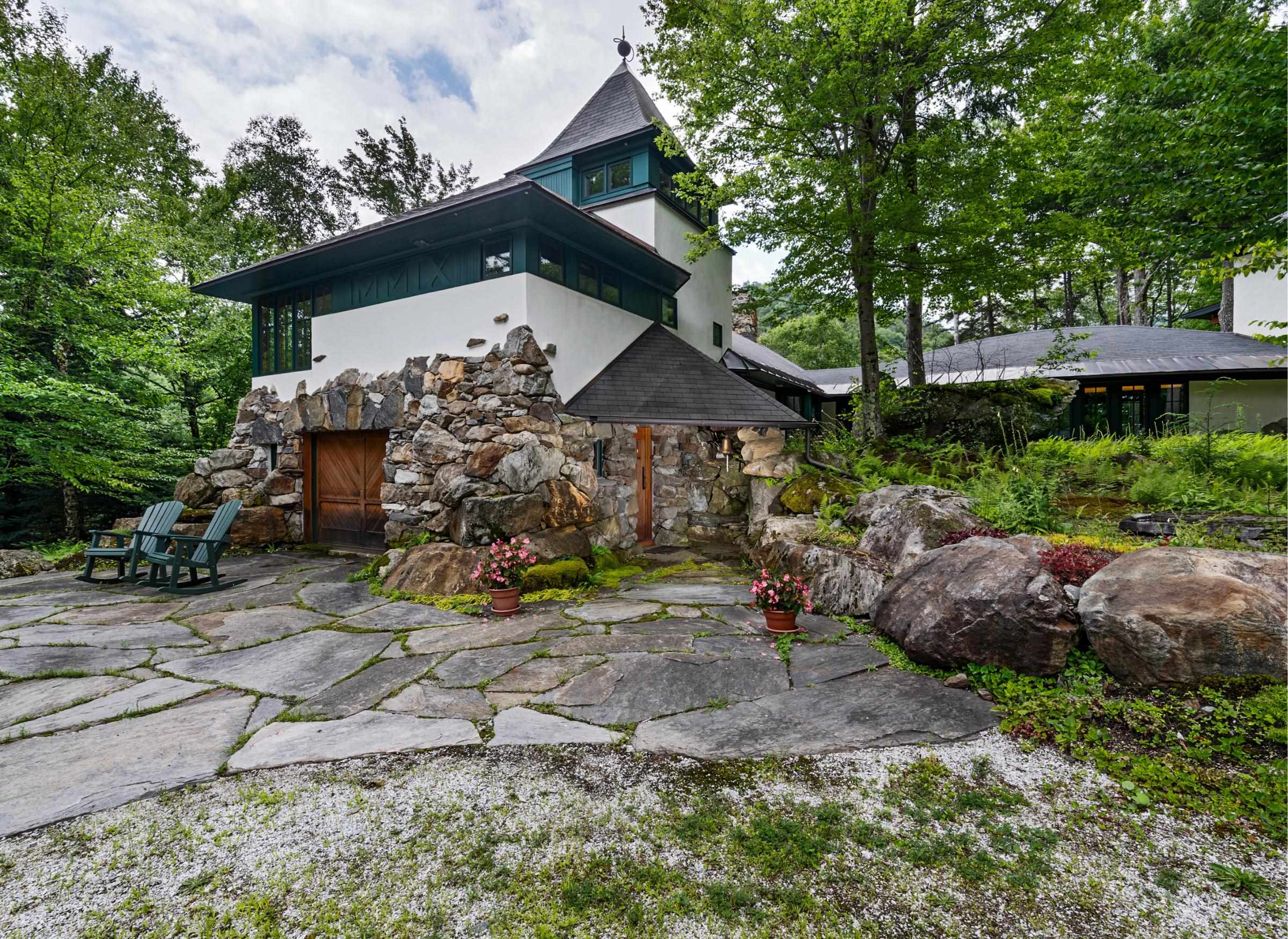 324 Fellows Road photo 1