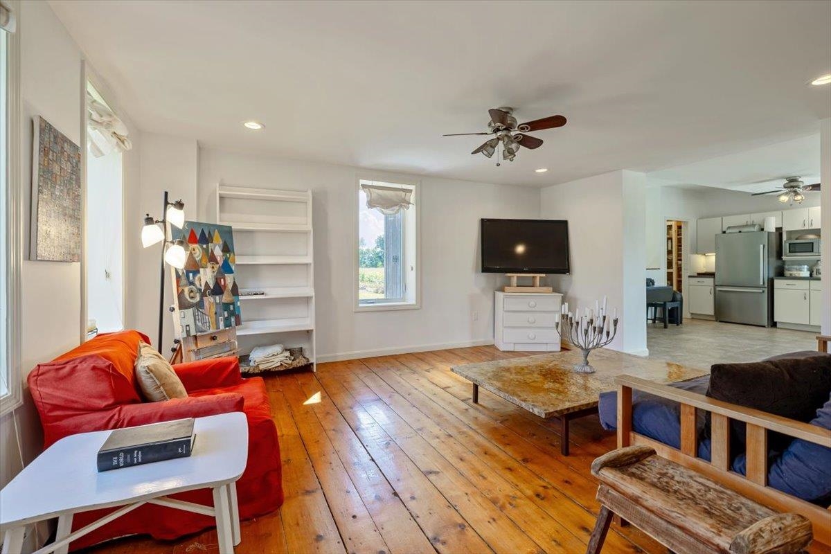 884 Nichols Road photo 17
