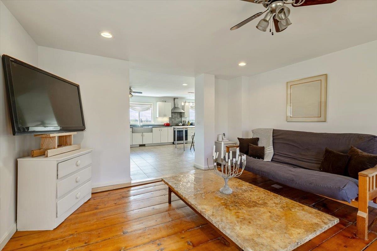 884 Nichols Road photo 18