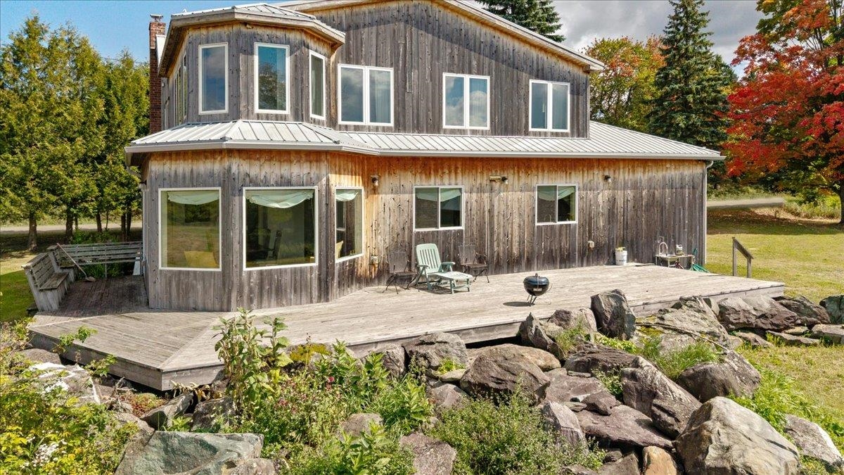 884 Nichols Road photo 2