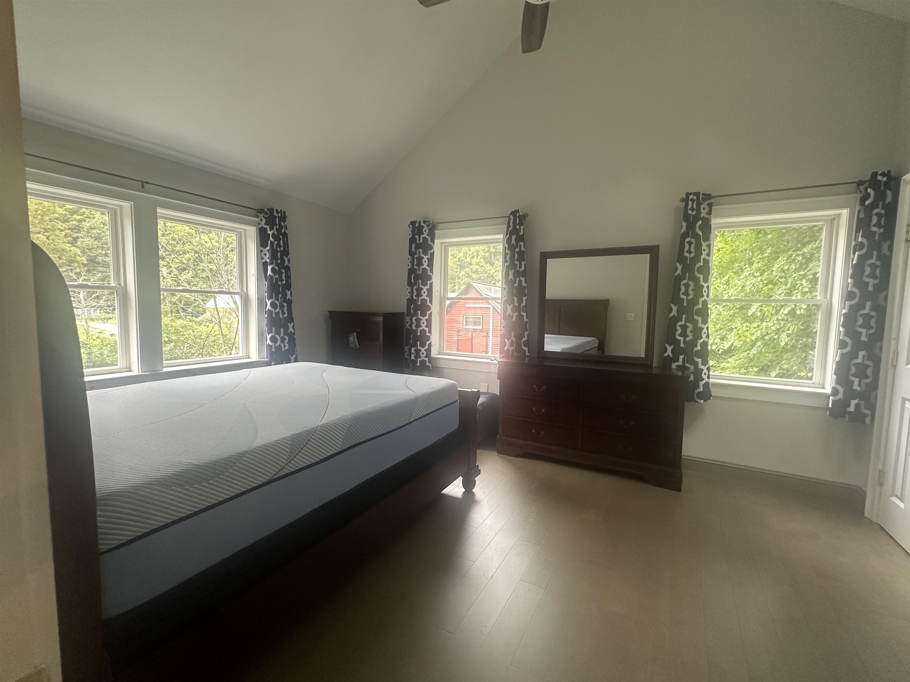 34 Pleasant Street photo 37