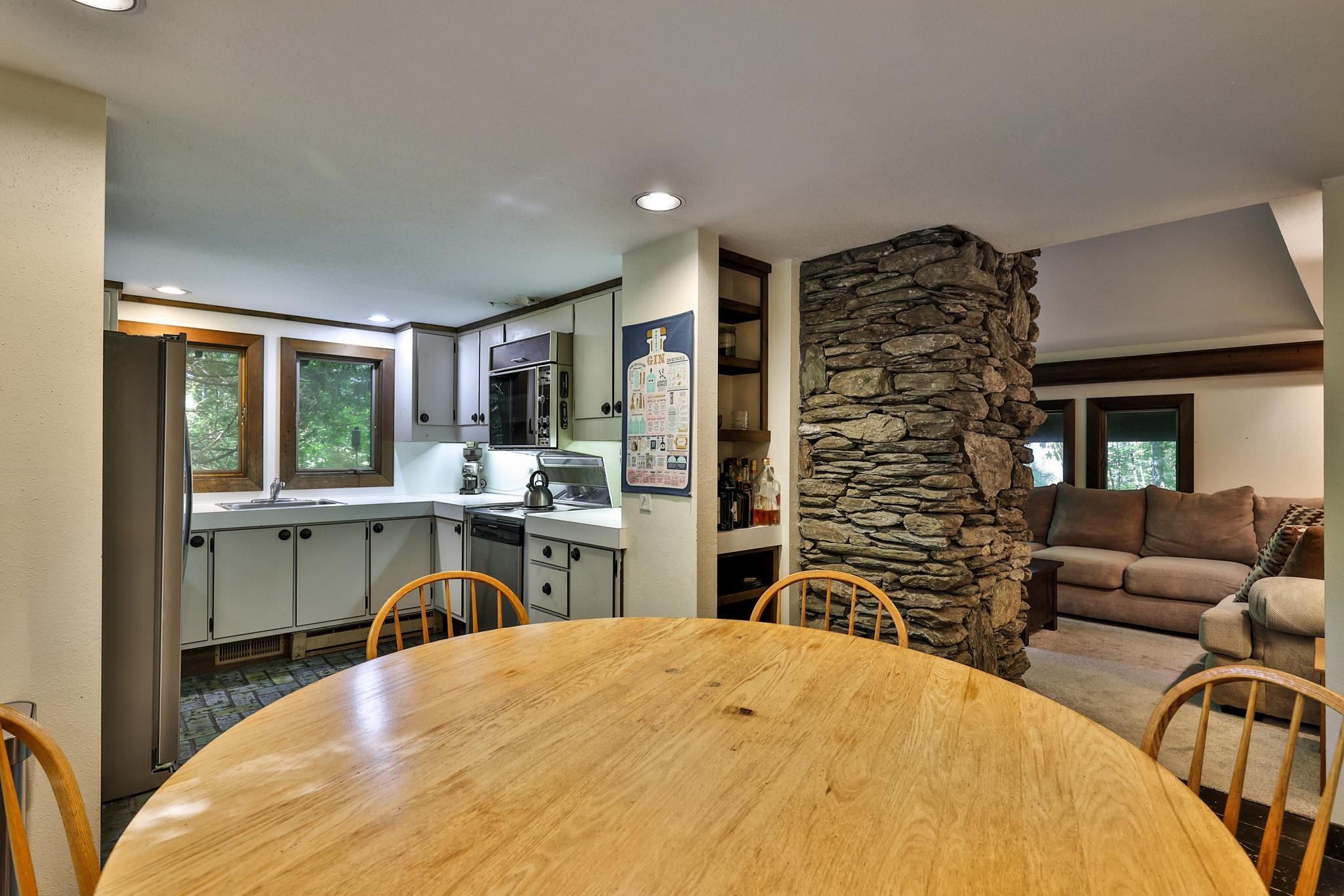 212 Falcon Loop East photo 8