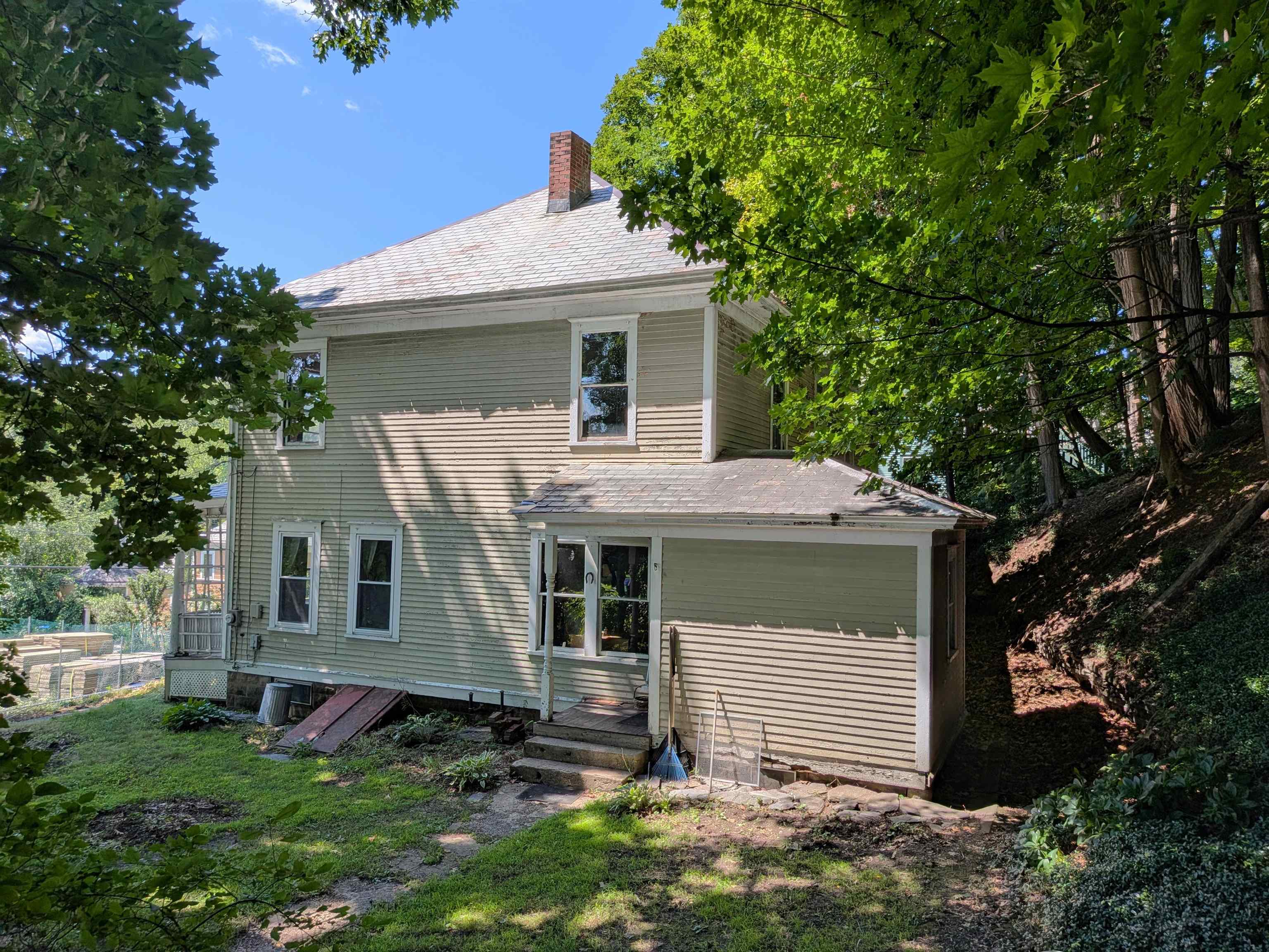 207 Elliot Street photo 3