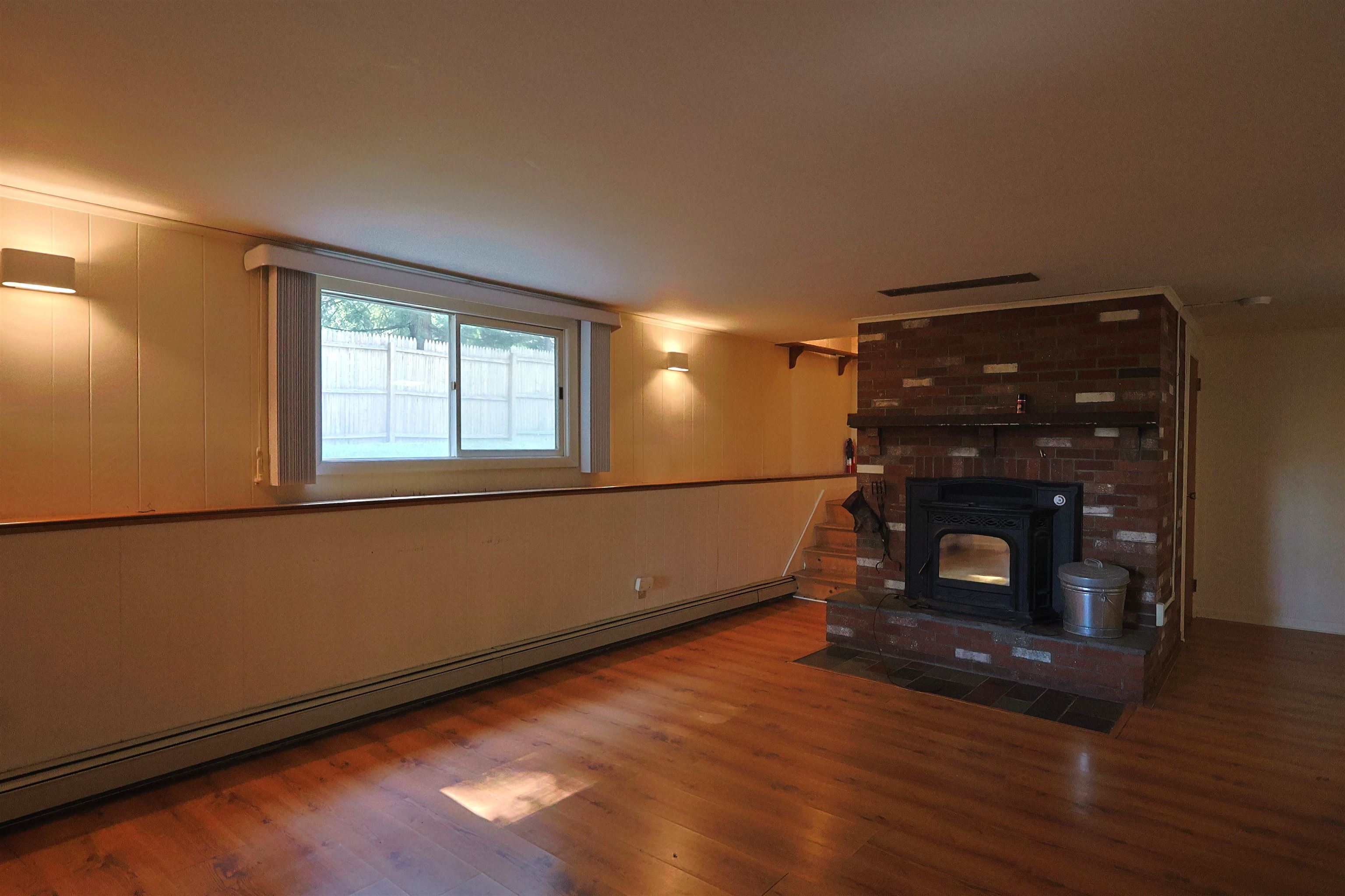 161 Chellis Street photo 34