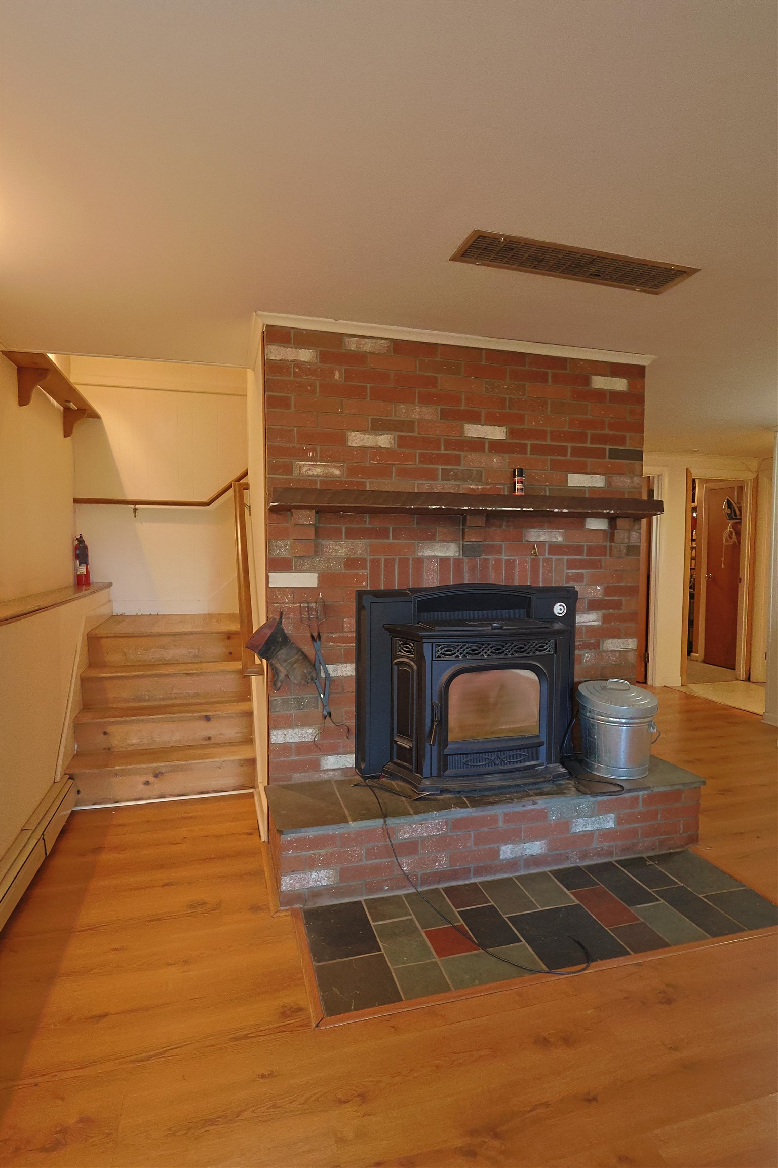 161 Chellis Street photo 35