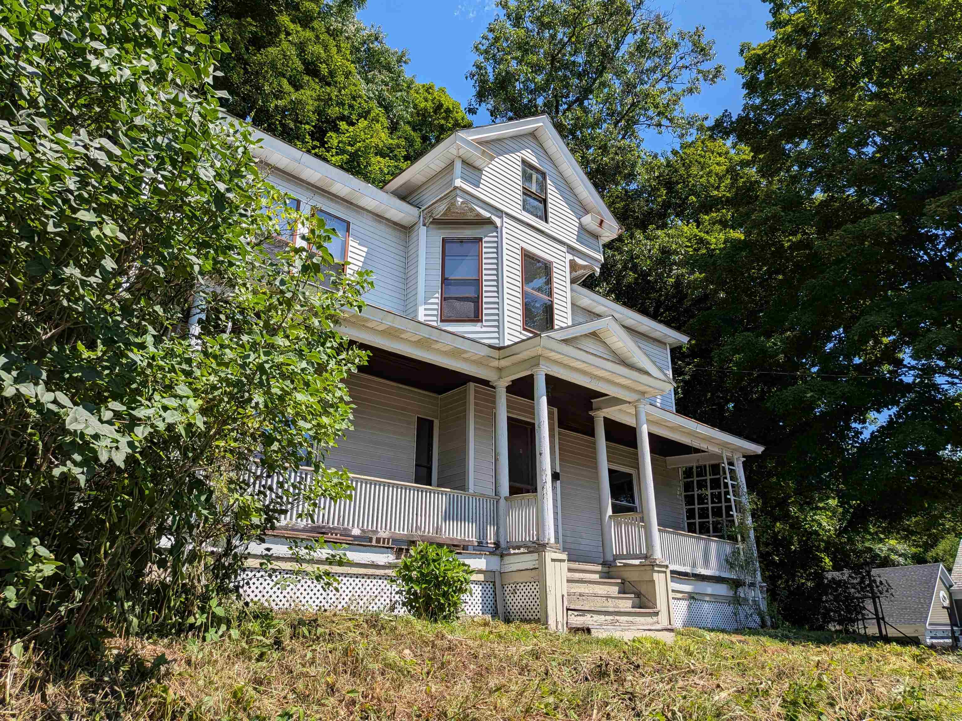 207 Elliot Street photo 6