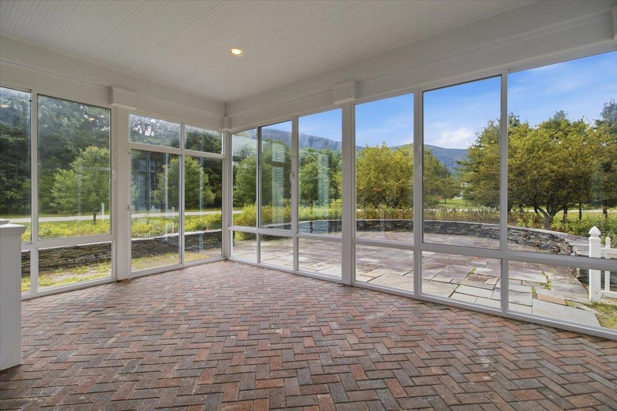 601 Riverbend Drive photo 23