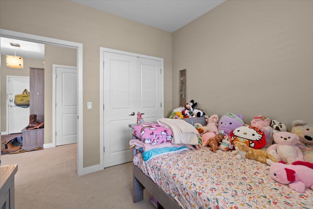 370 Farrell Street photo 11