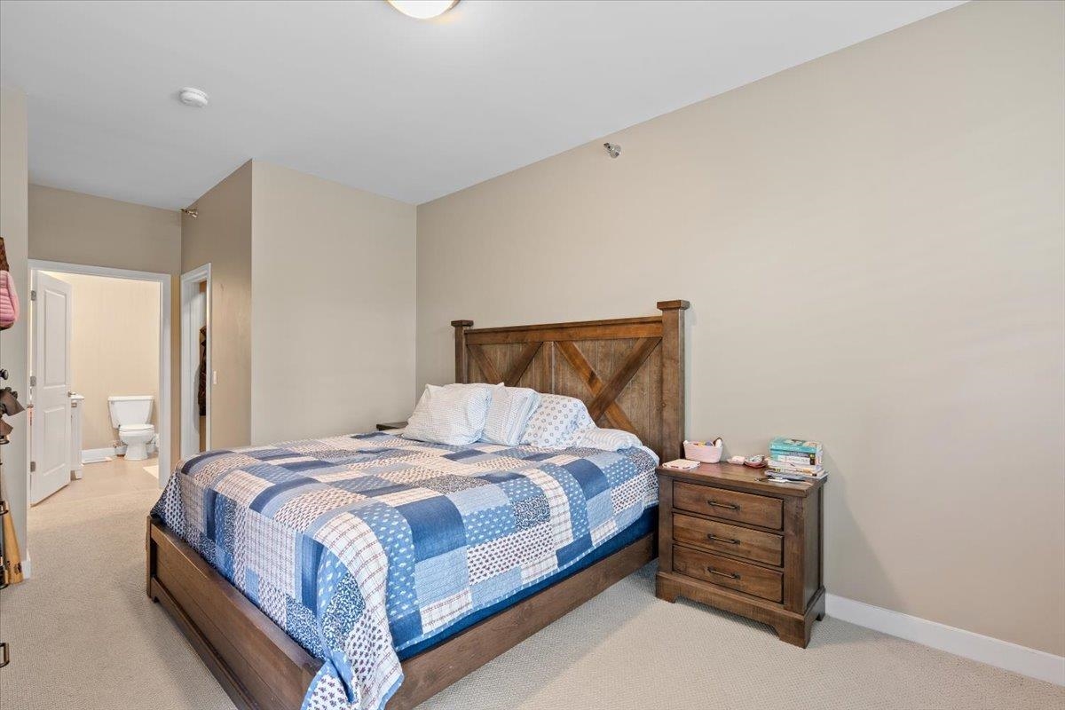 370 Farrell Street photo 14