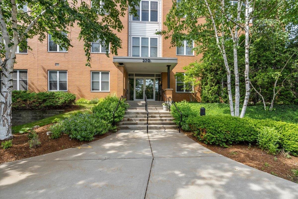 370 Farrell Street photo 3
