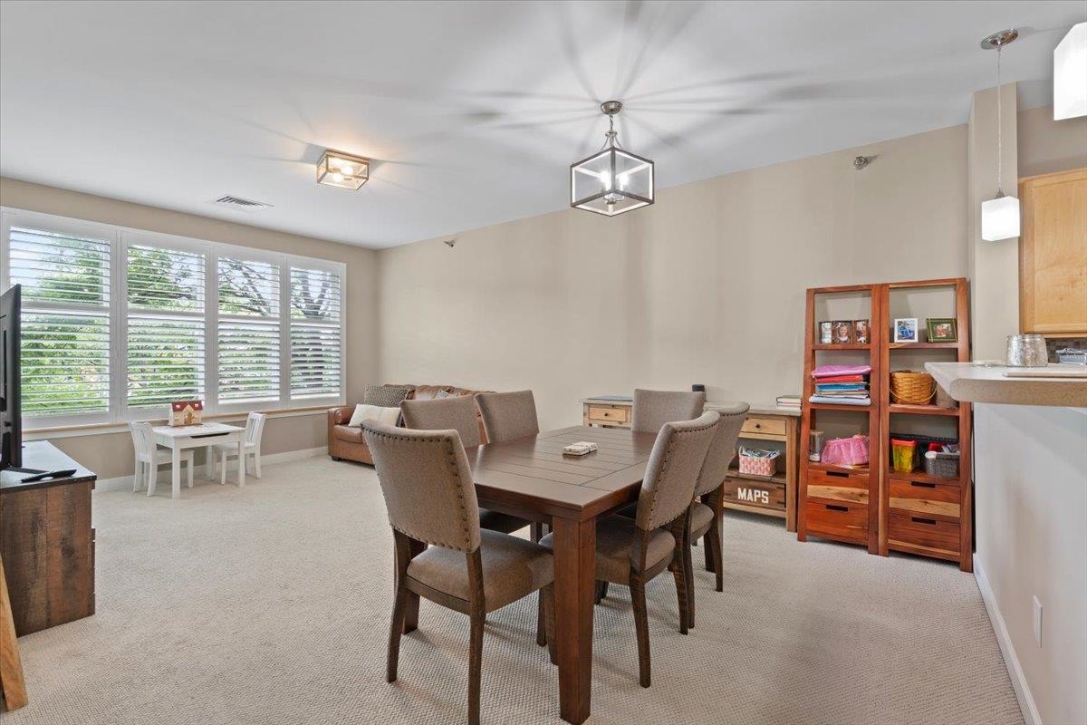 370 Farrell Street photo 5