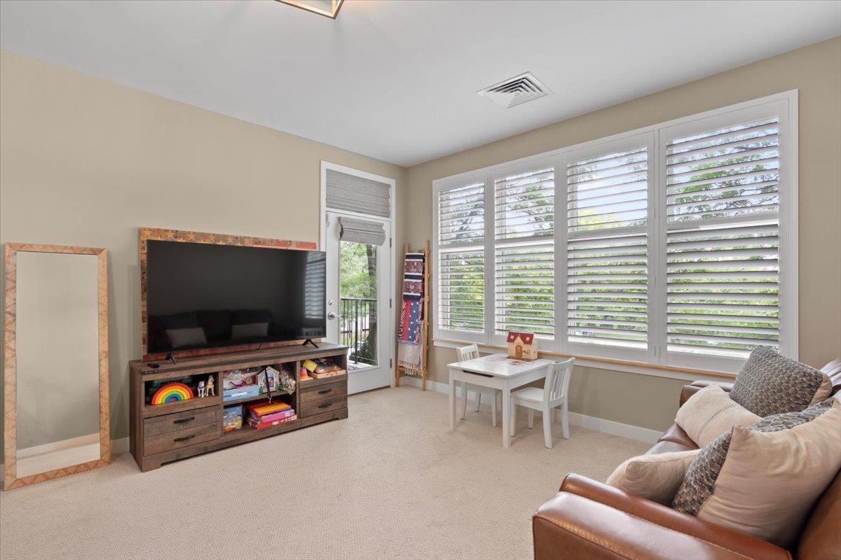 370 Farrell Street photo 6
