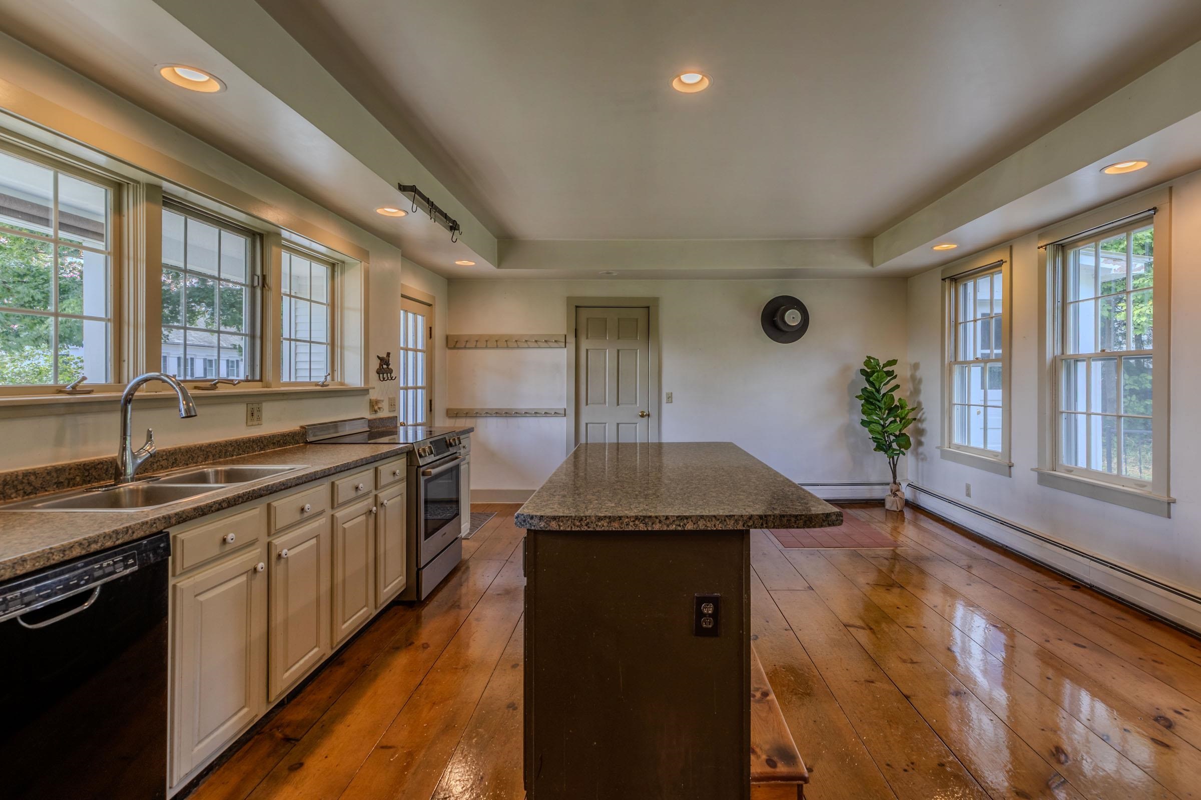 2541 Lincoln Hill Road photo 3