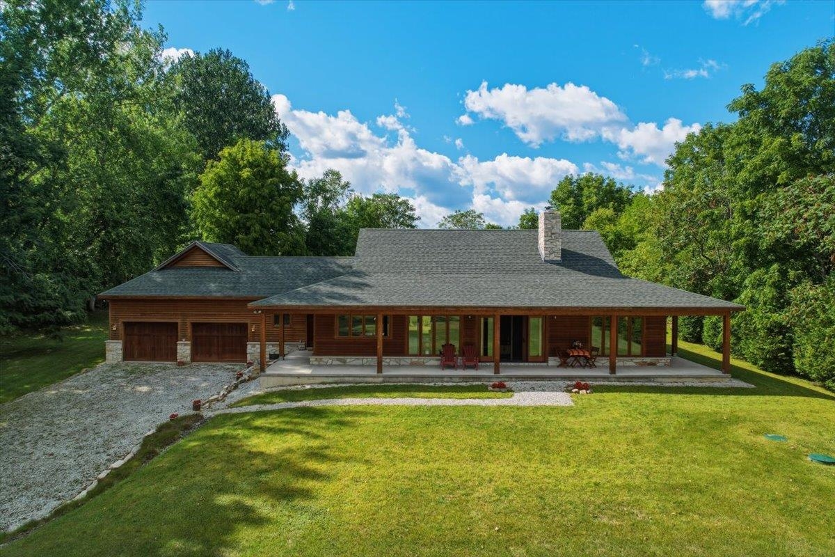 1099 E Shore Road photo 3