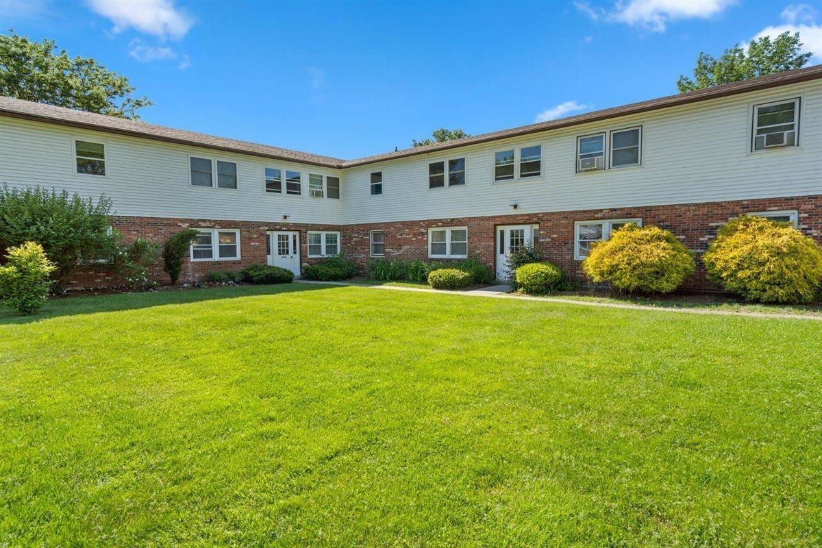 111 Sherwood Square photo 1