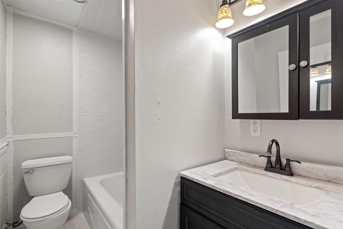111 Sherwood Square photo 18