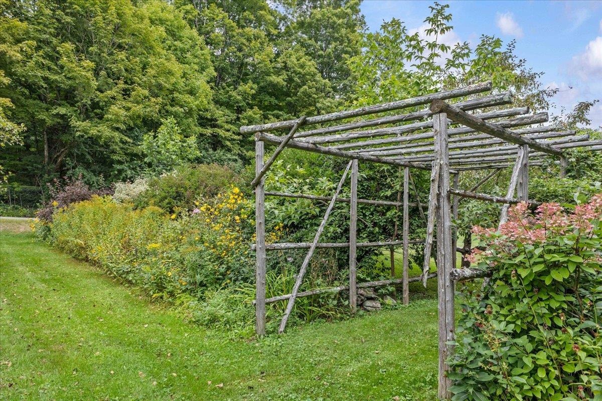 485 Barry Road photo 19