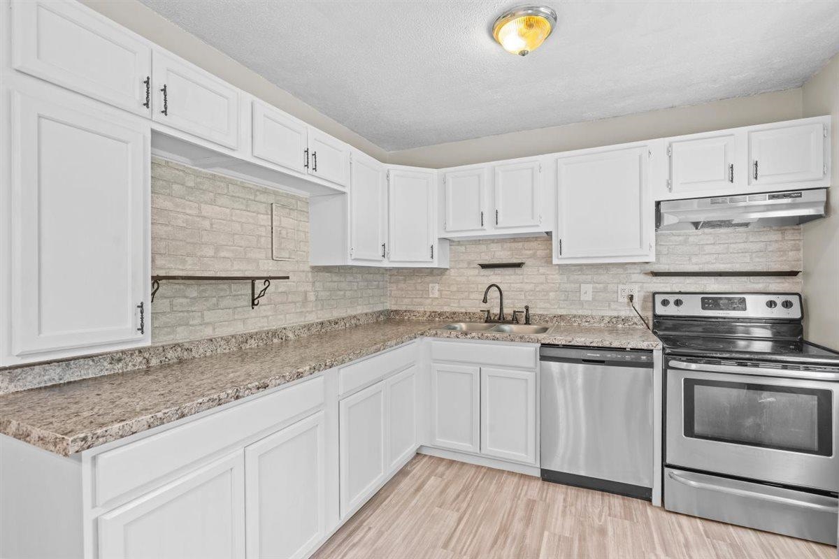 111 Sherwood Square photo 2